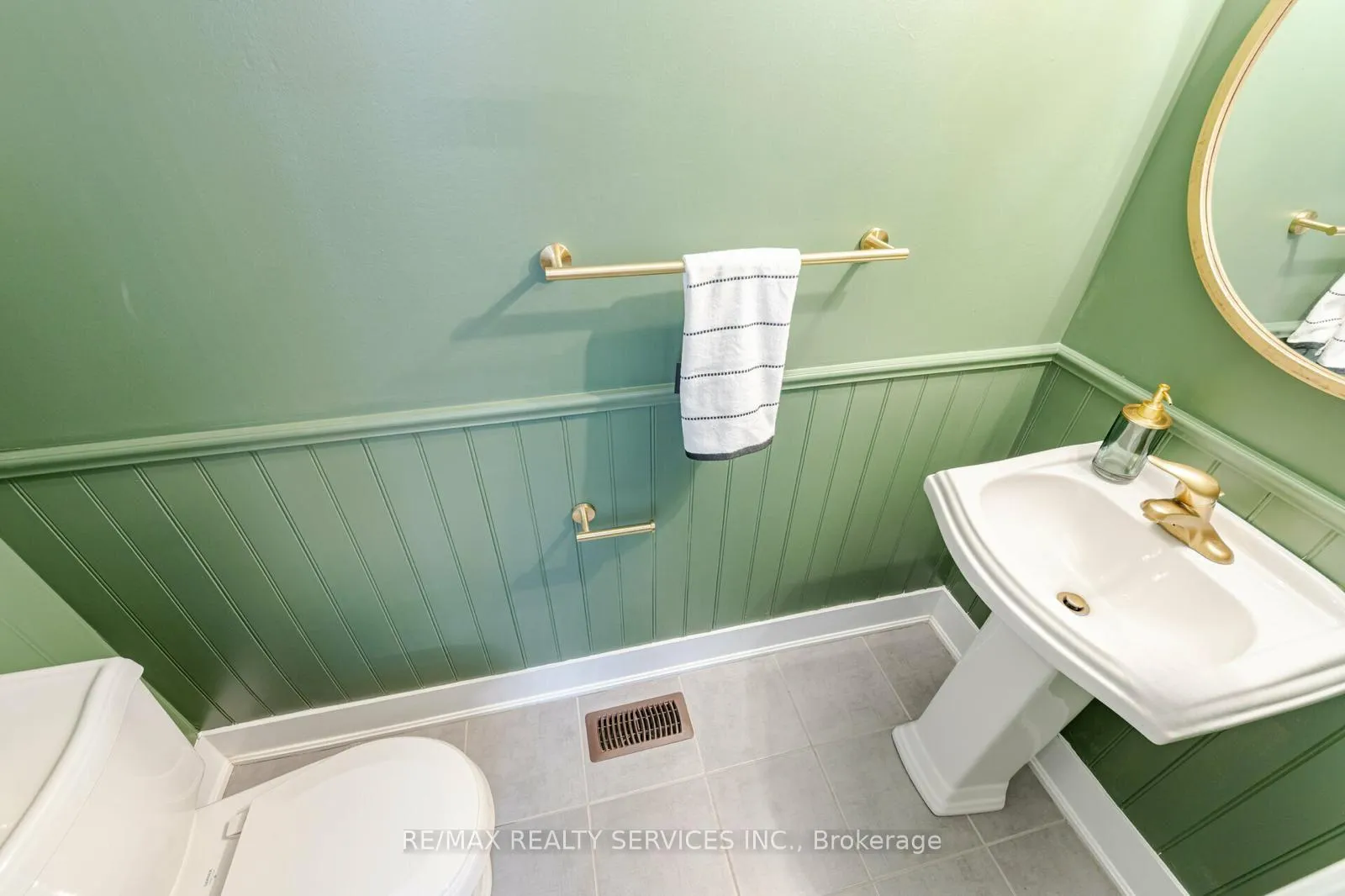 Photo 16 of 762 Halbert Drive, Shelburne — HOMEH