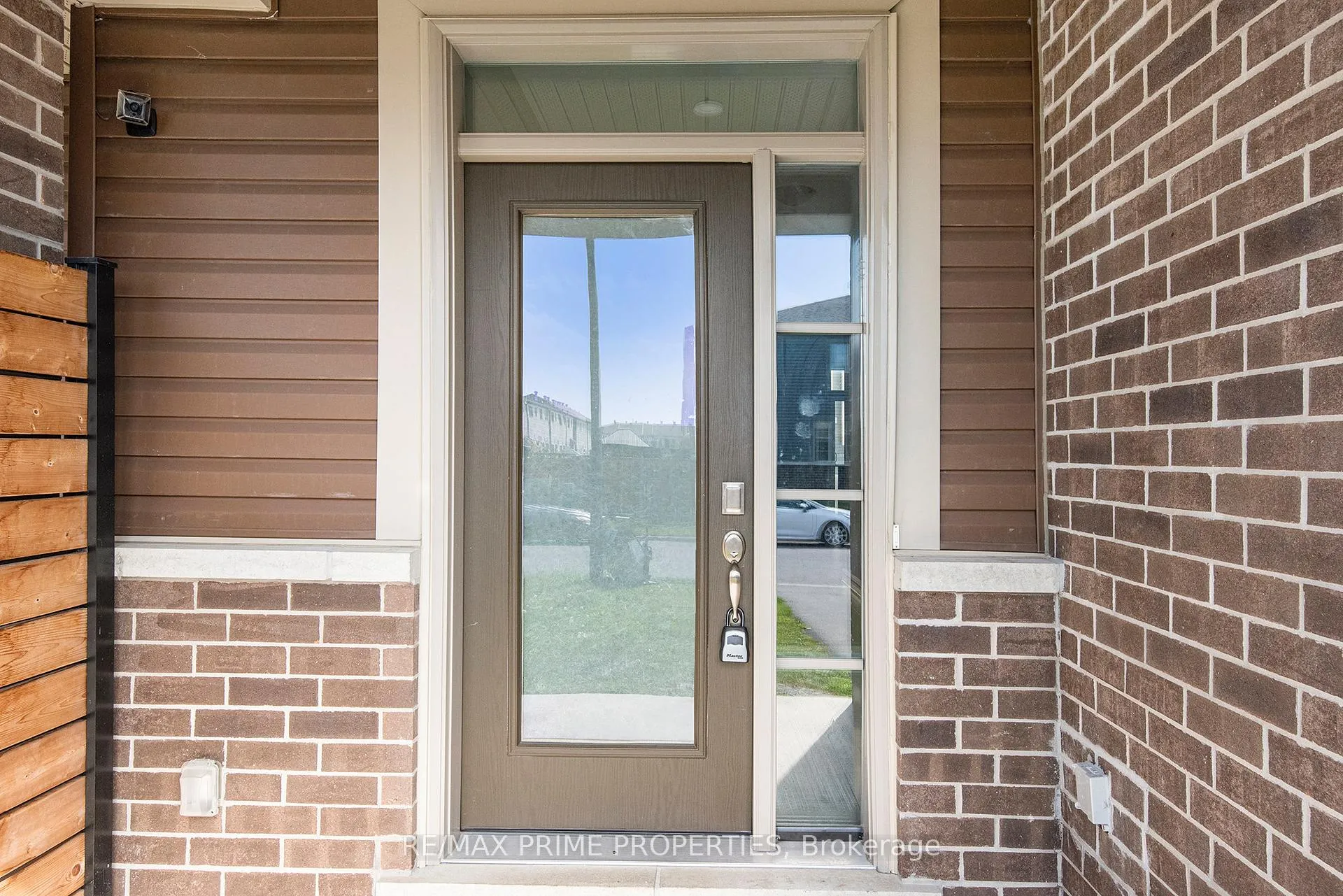 Photo 2 of 812 June Grass Street, Ottawa, Avalon West — HOMEH