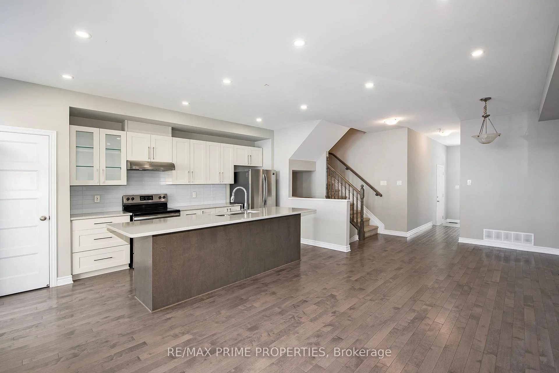 Photo 5 of 812 June Grass Street, Ottawa, Avalon West — HOMEH