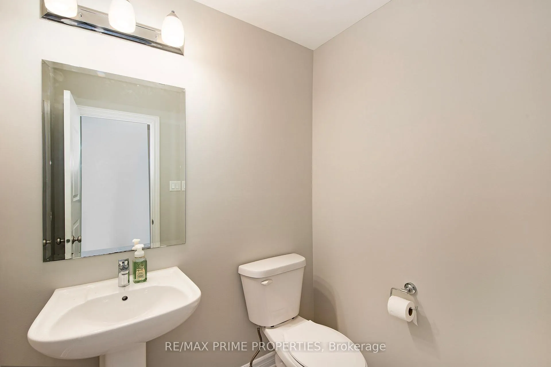 Photo 10 of 812 June Grass Street, Ottawa, Avalon West — HOMEH