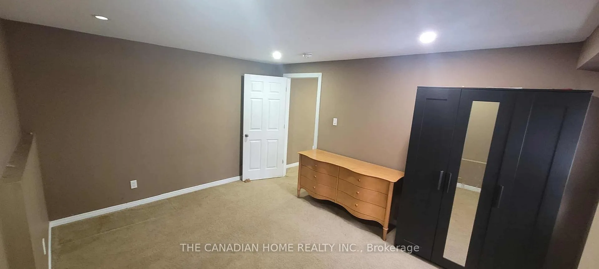 Photo 10 of 102 Doon Mills Drive, Kitchener — HOMEH