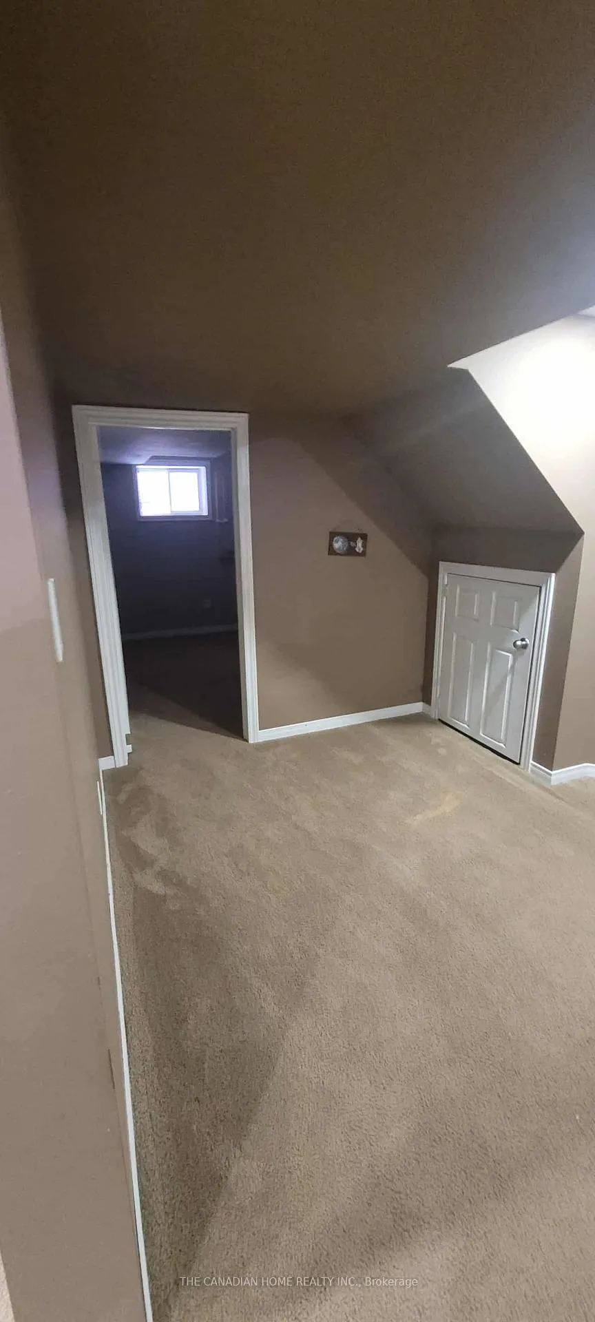 Photo 12 of 102 Doon Mills Drive, Kitchener — HOMEH