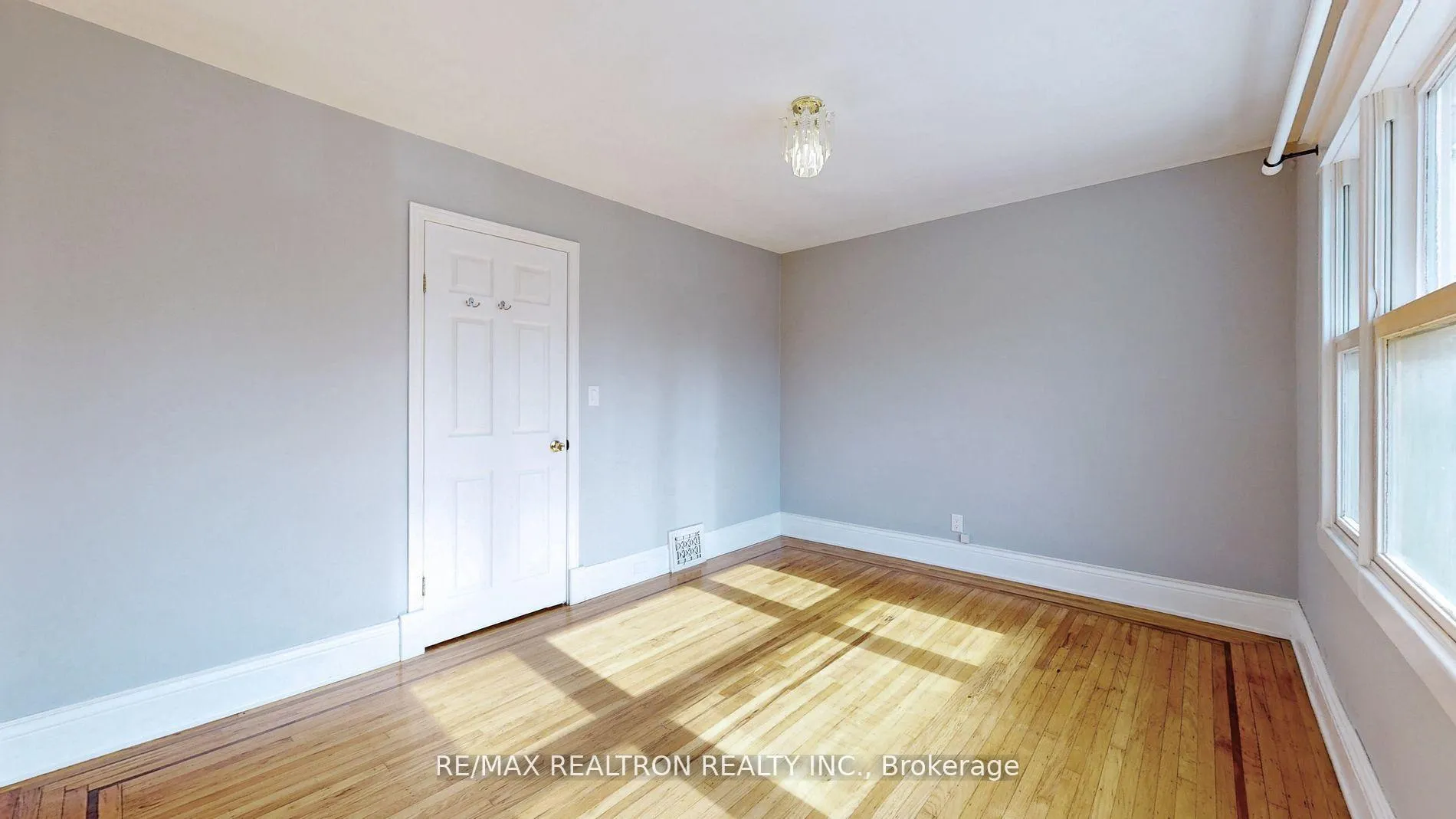 Photo 4 of 39 Belmont Avenue, Hamilton, Crown Point — HOMEH
