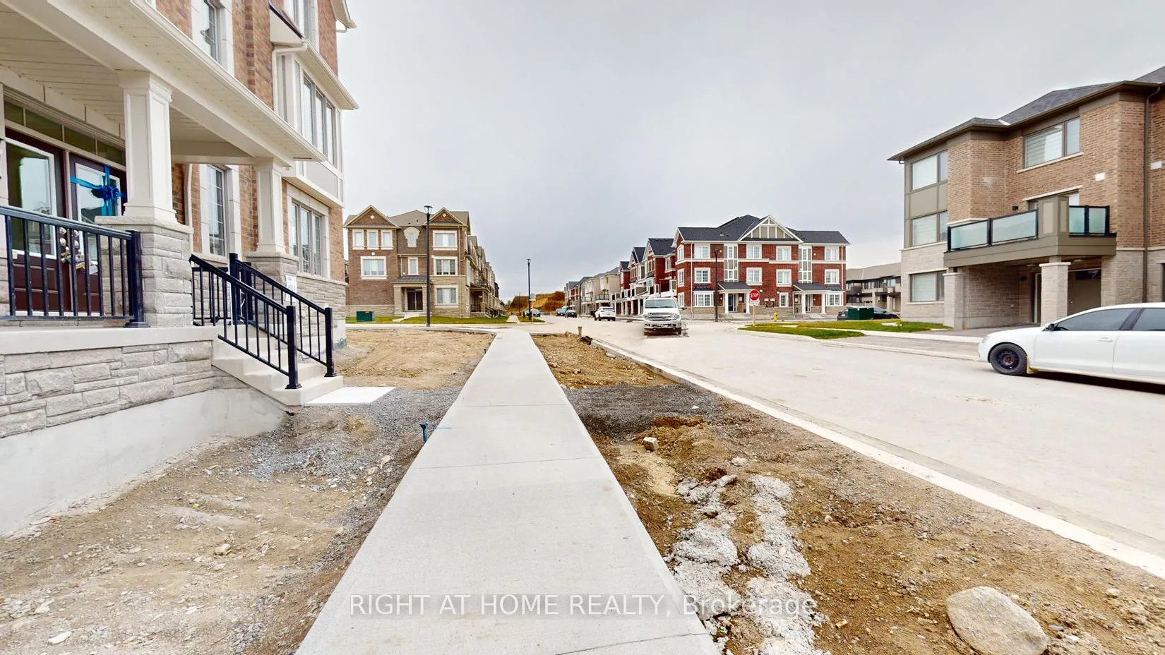 Photo 3 of 3328 Thunderbird Promenade E, Pickering, Rural Pickering — HOMEH