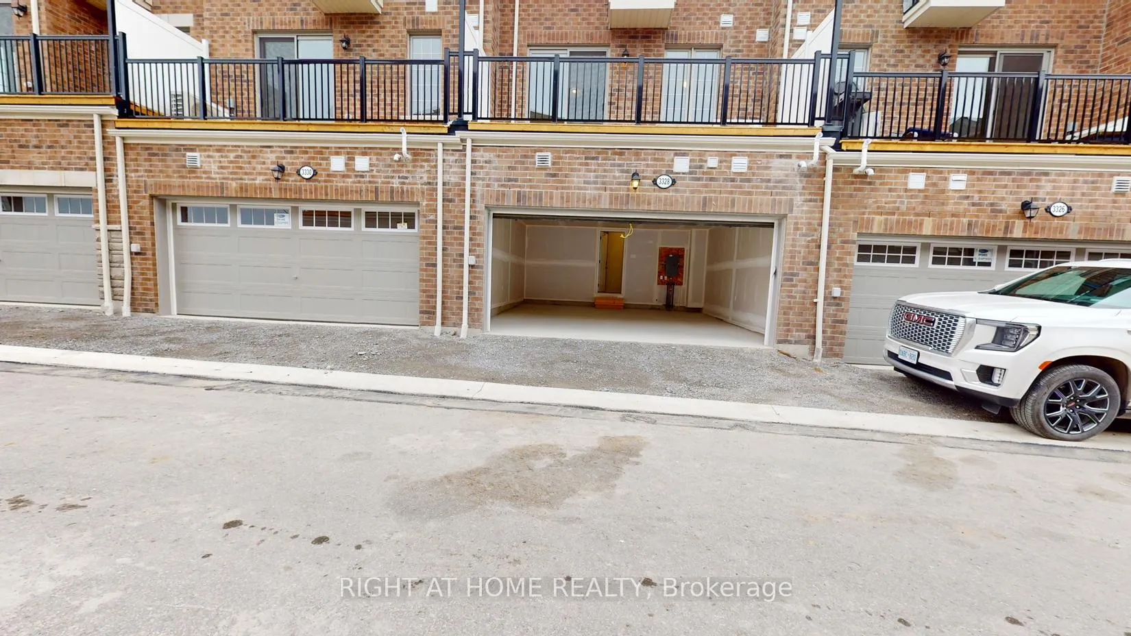 Photo 5 of 3328 Thunderbird Promenade E, Pickering, Rural Pickering — HOMEH
