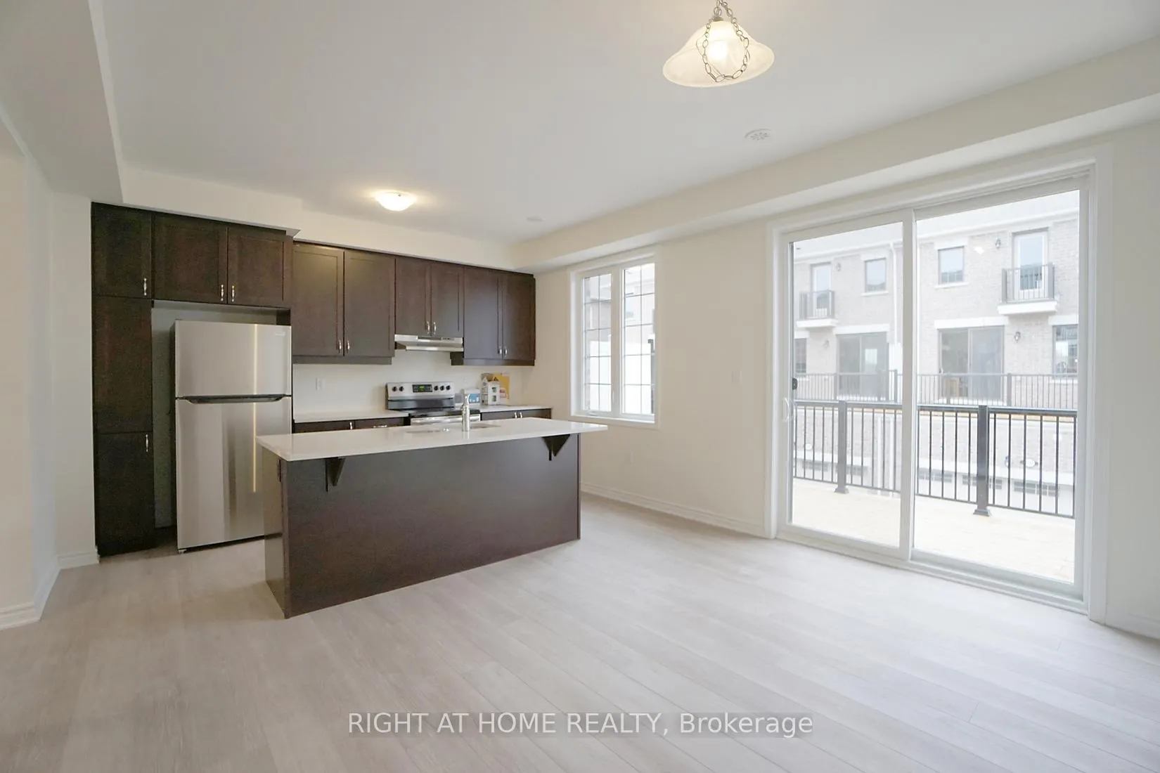 Photo 10 of 3328 Thunderbird Promenade E, Pickering, Rural Pickering — HOMEH