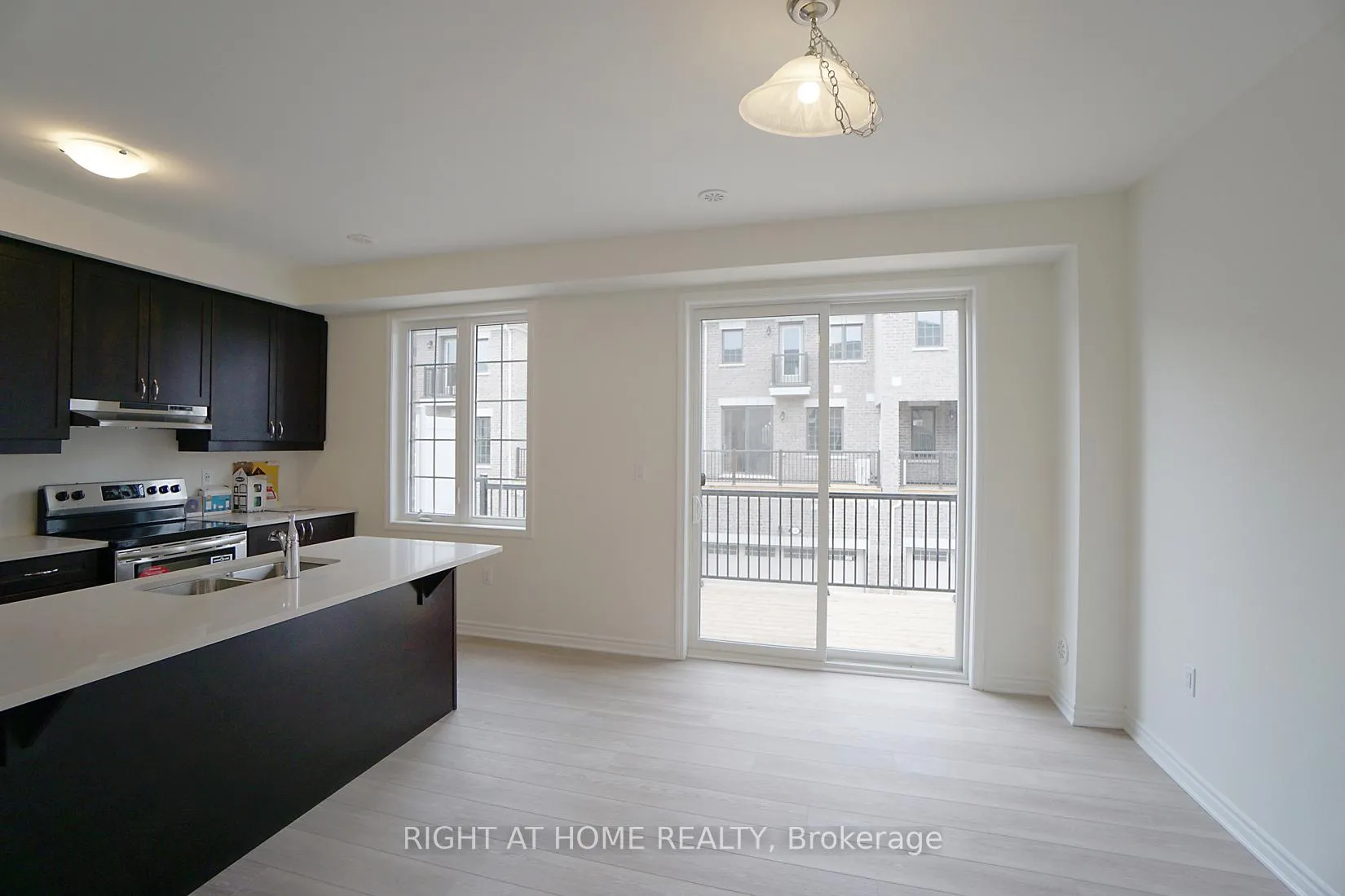 Photo 14 of 3328 Thunderbird Promenade E, Pickering, Rural Pickering — HOMEH