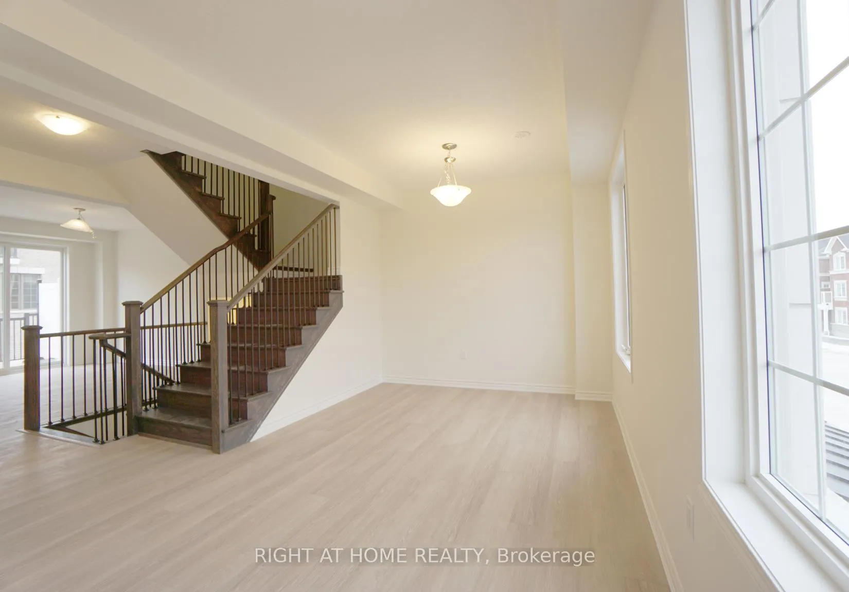 Photo 18 of 3328 Thunderbird Promenade E, Pickering, Rural Pickering — HOMEH