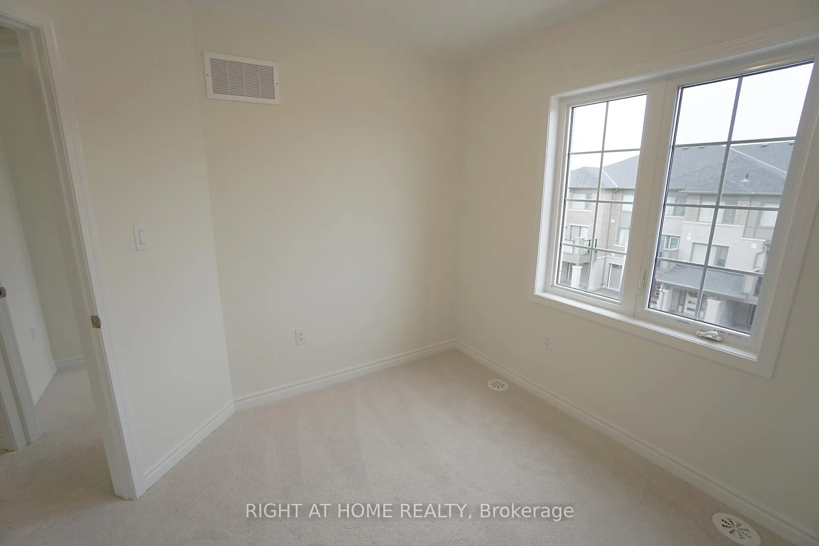 Photo 33 of 3328 Thunderbird Promenade E, Pickering, Rural Pickering — HOMEH