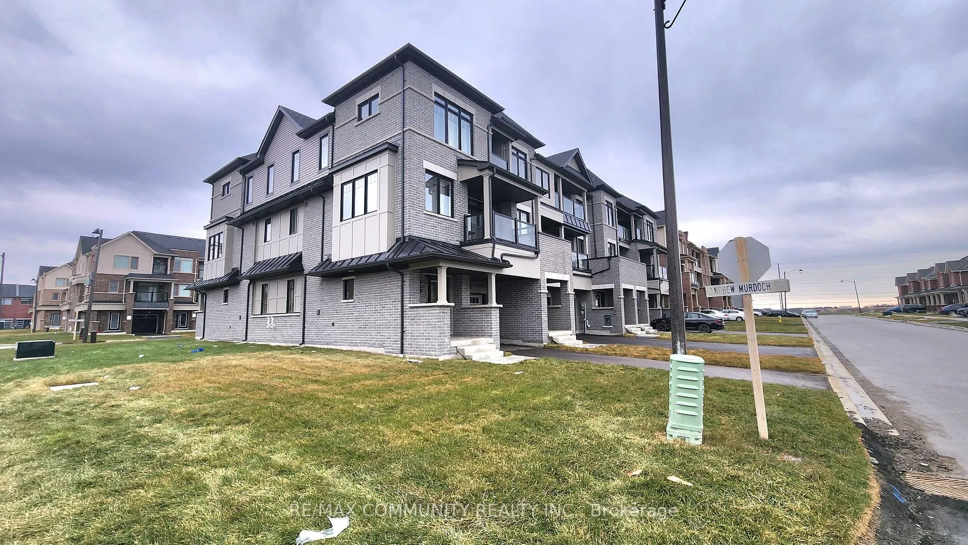 Photo 2 of 2041 Cameron Lott Crescent, Oshawa, Kedron — HOMEH