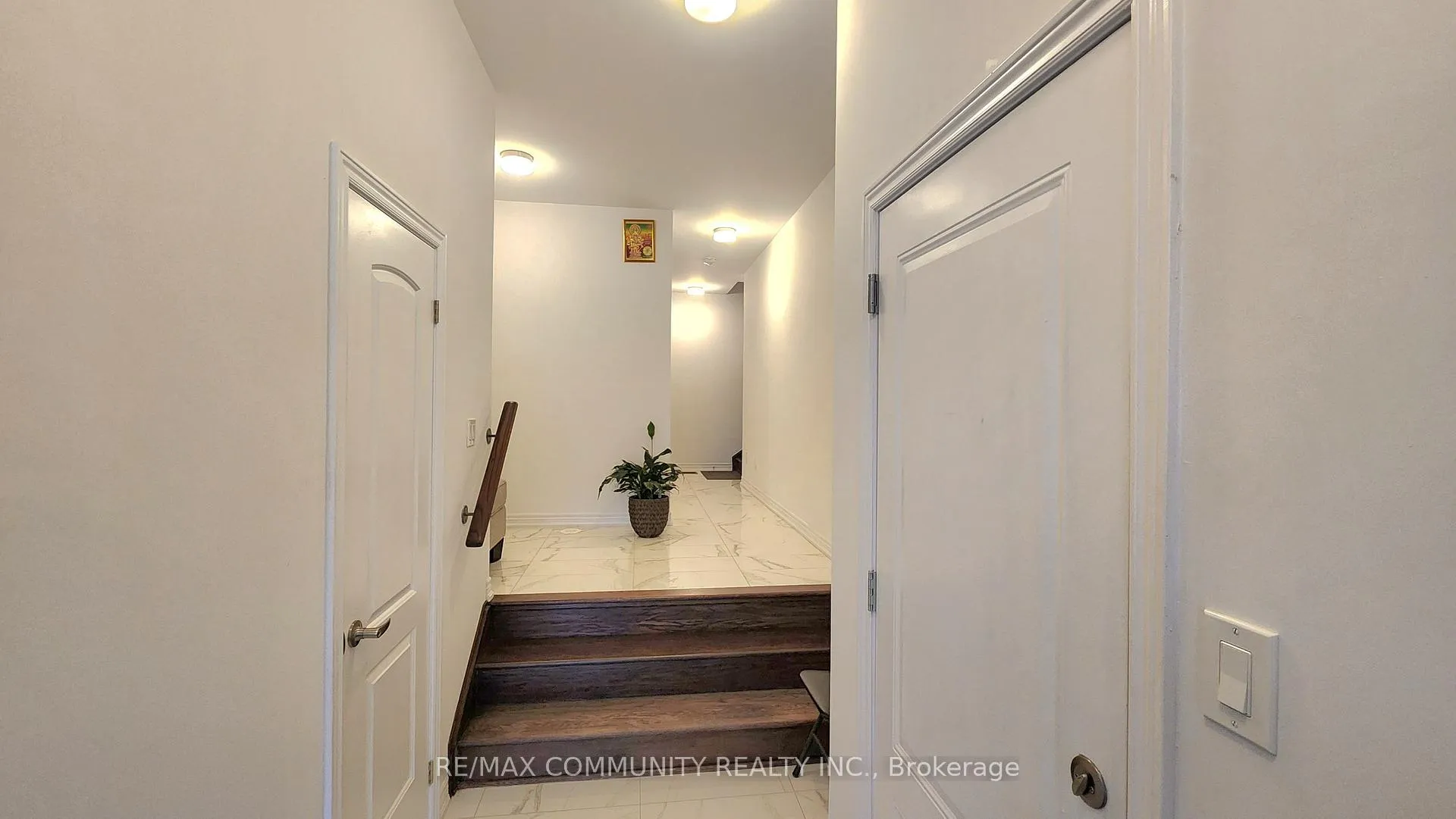 Photo 3 of 2041 Cameron Lott Crescent, Oshawa, Kedron — HOMEH