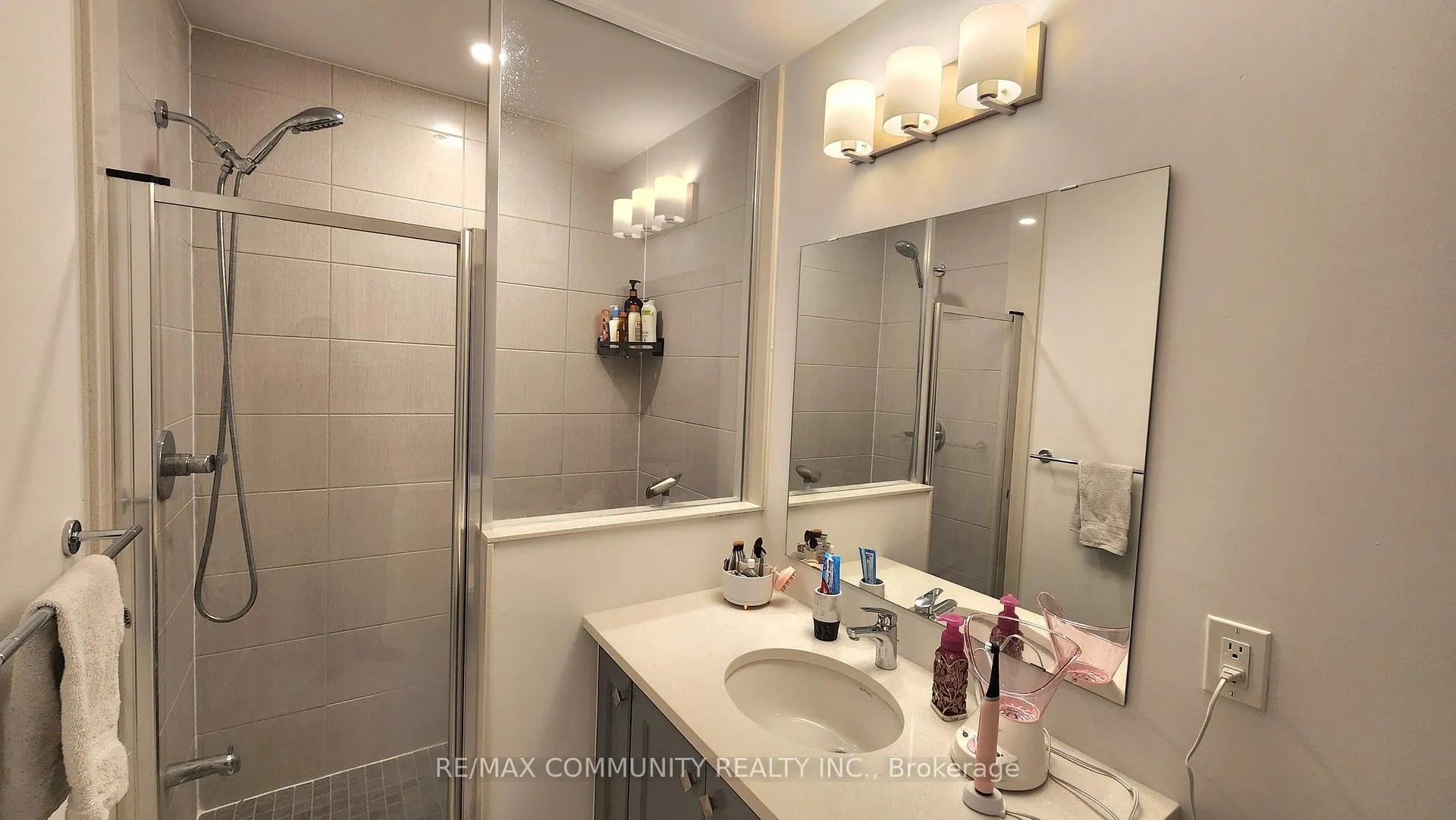 Photo 13 of 2041 Cameron Lott Crescent, Oshawa, Kedron — HOMEH