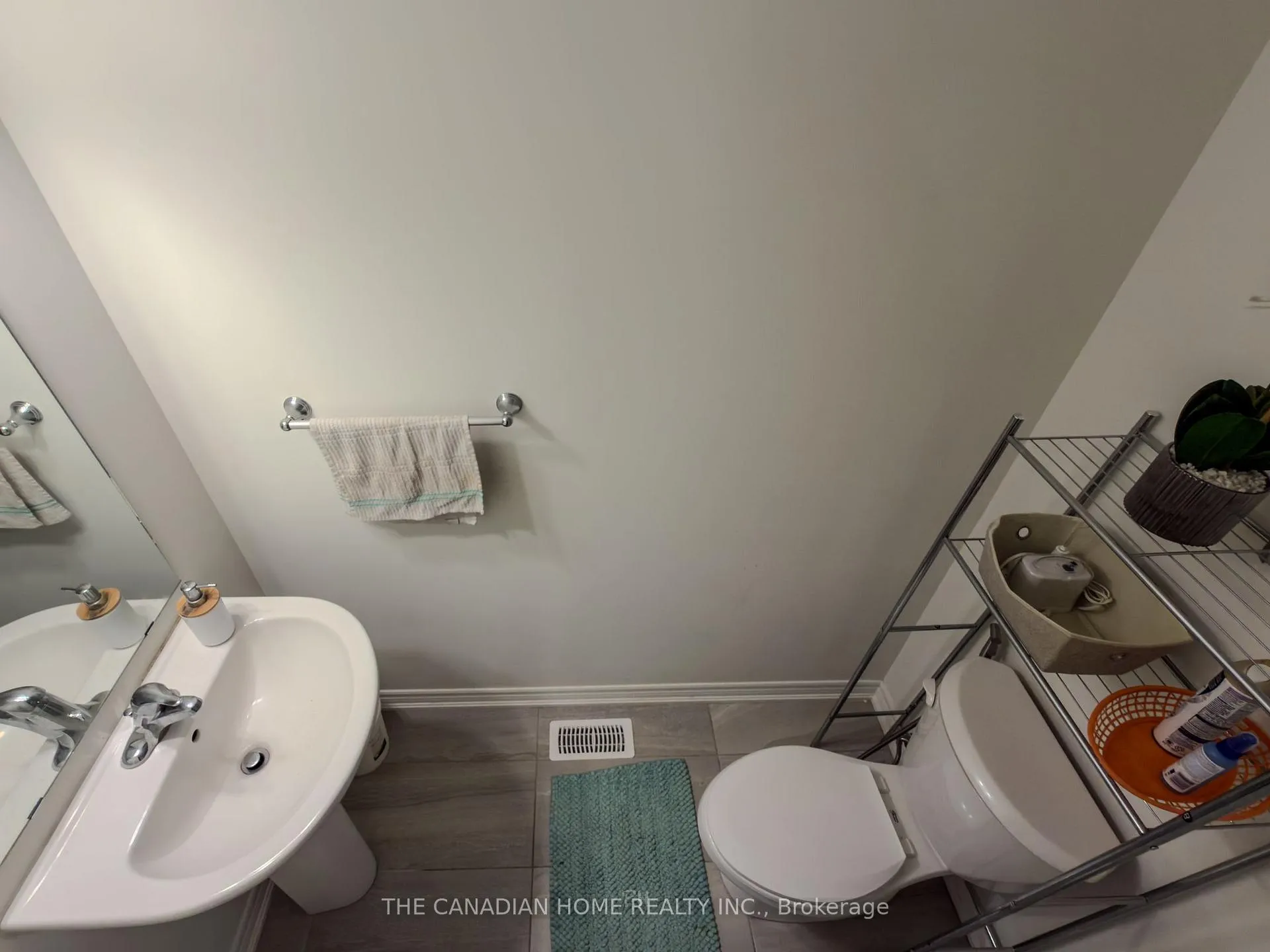 Photo 4 of 32 Reid Avenue N, Hamilton, McQuesten — HOMEH