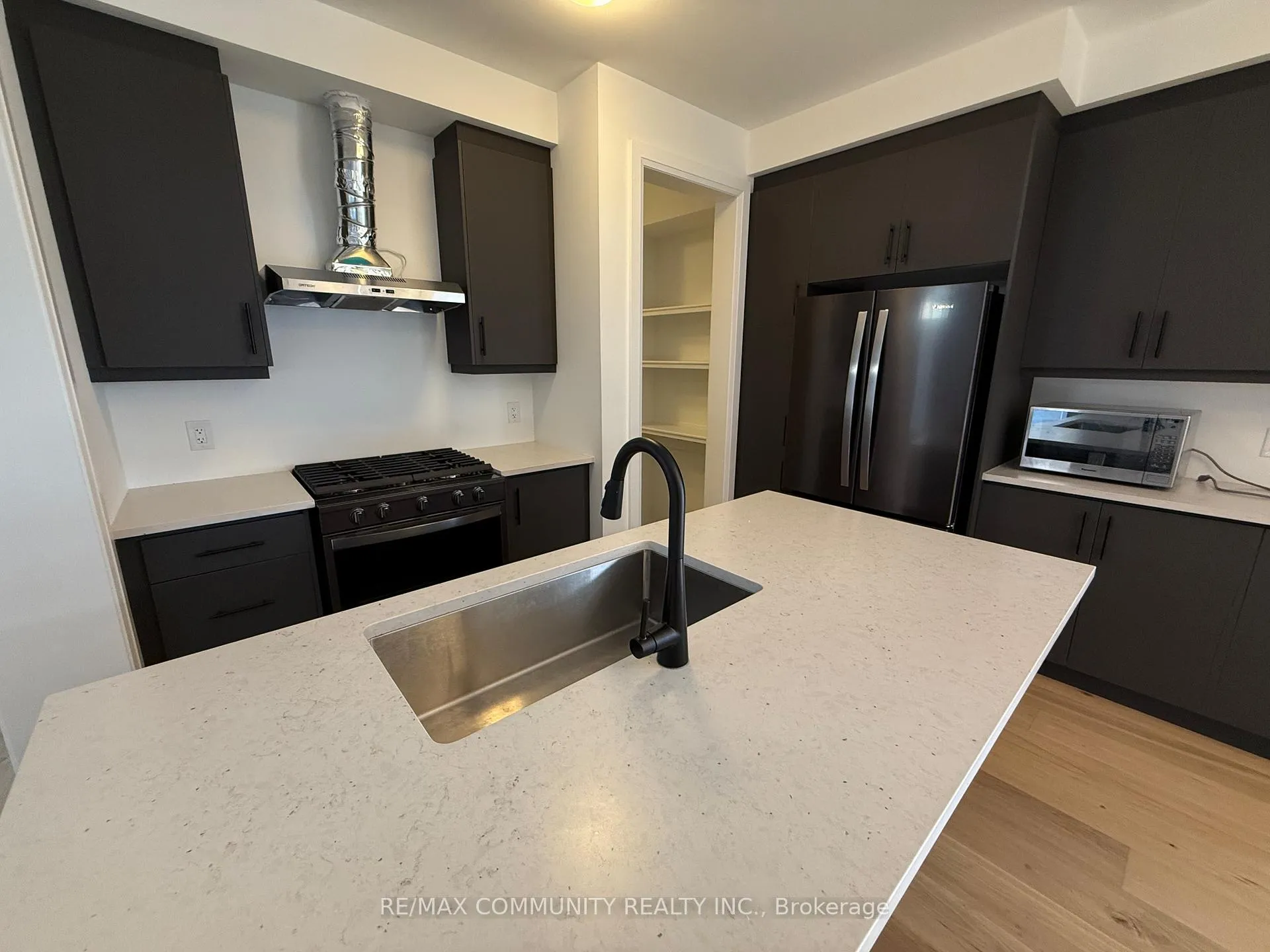 Photo 3 of 3407 Braeside Way, Pickering, Rural Pickering — HOMEH