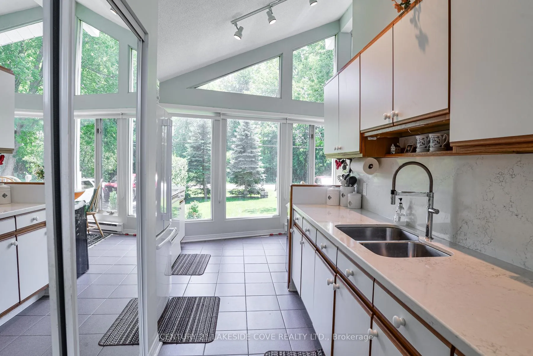 Photo 9 of 40 Simcoe Road N, Ramara, Brechin — HOMEH
