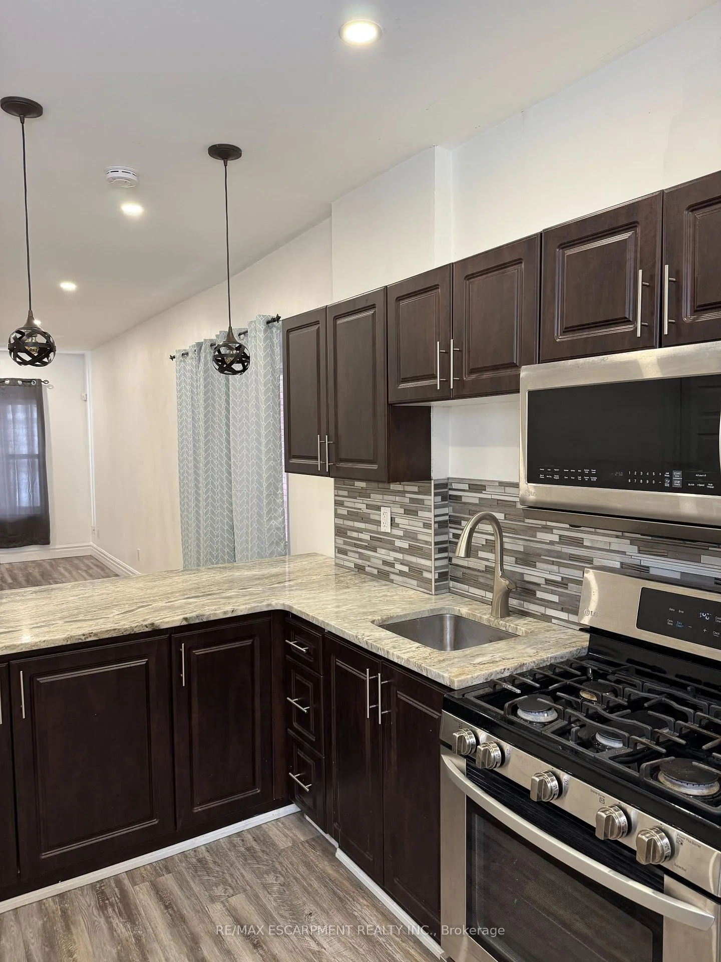 Photo 2 of Unit 2, 1152 King Street E, Hamilton, Crown Point — HOMEH