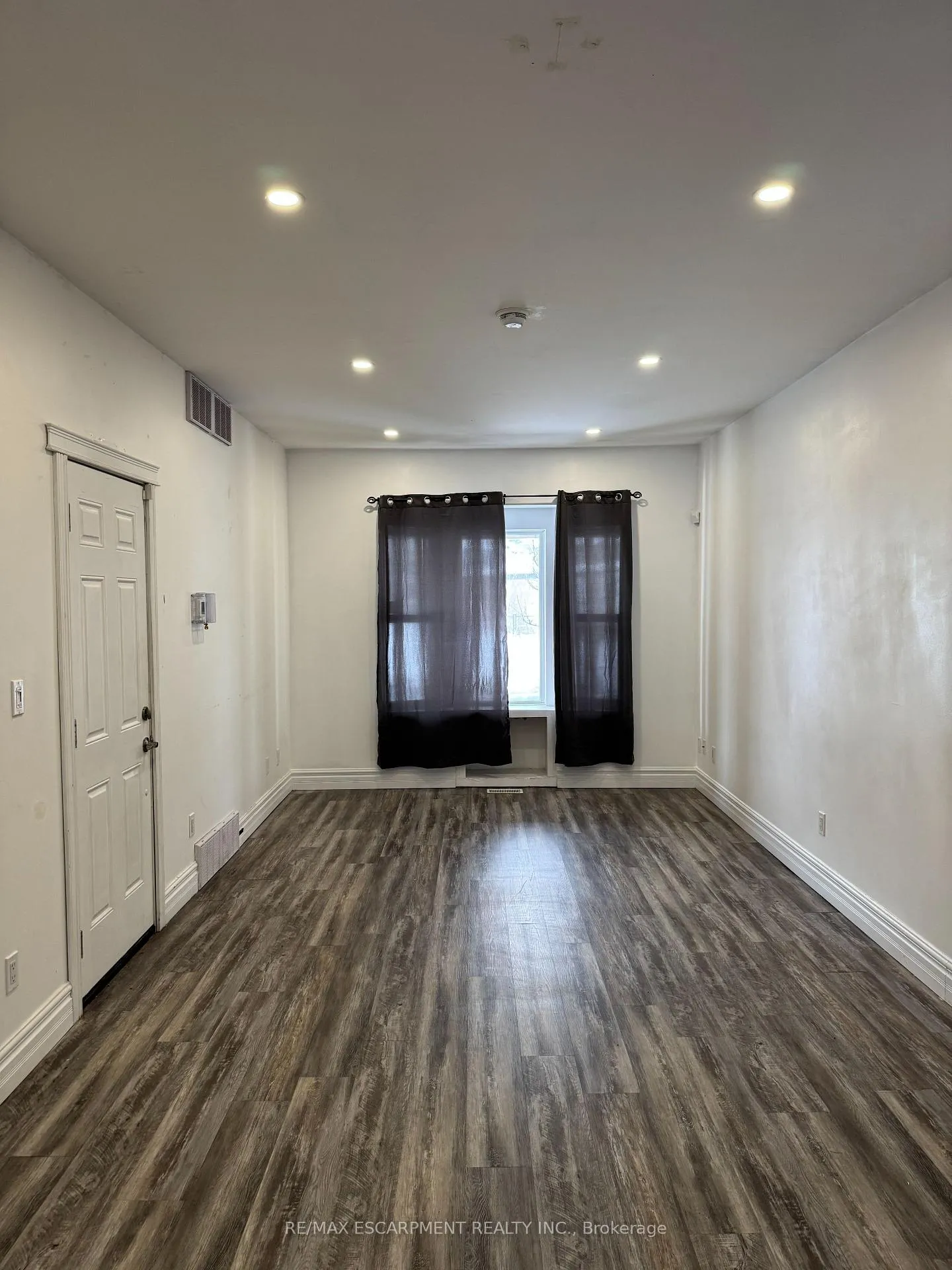 Photo 3 of Unit 2, 1152 King Street E, Hamilton, Crown Point — HOMEH