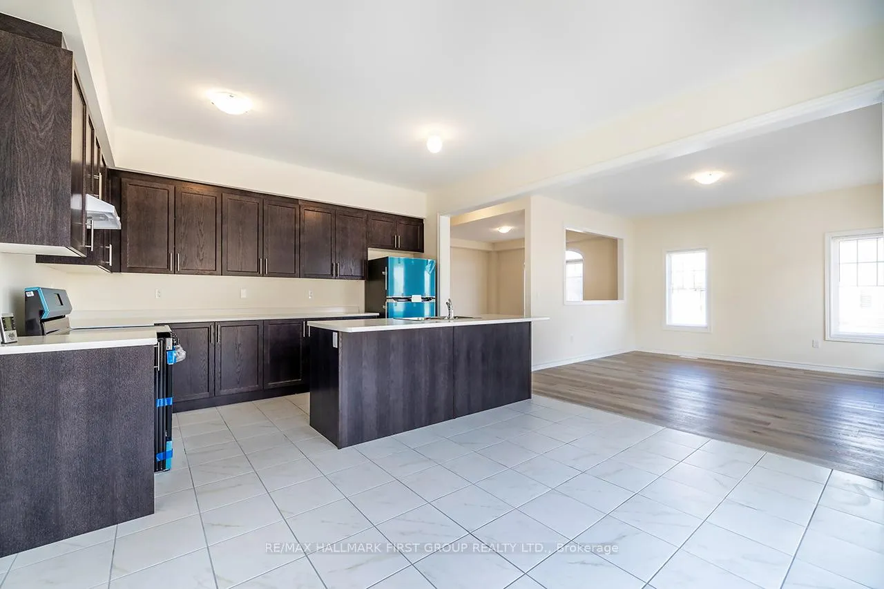 Photo 5 of 127 Robin Trail, Scugog, Port Perry — HOMEH