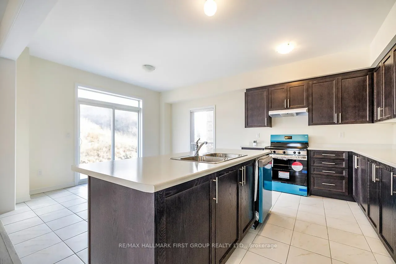 Photo 6 of 127 Robin Trail, Scugog, Port Perry — HOMEH