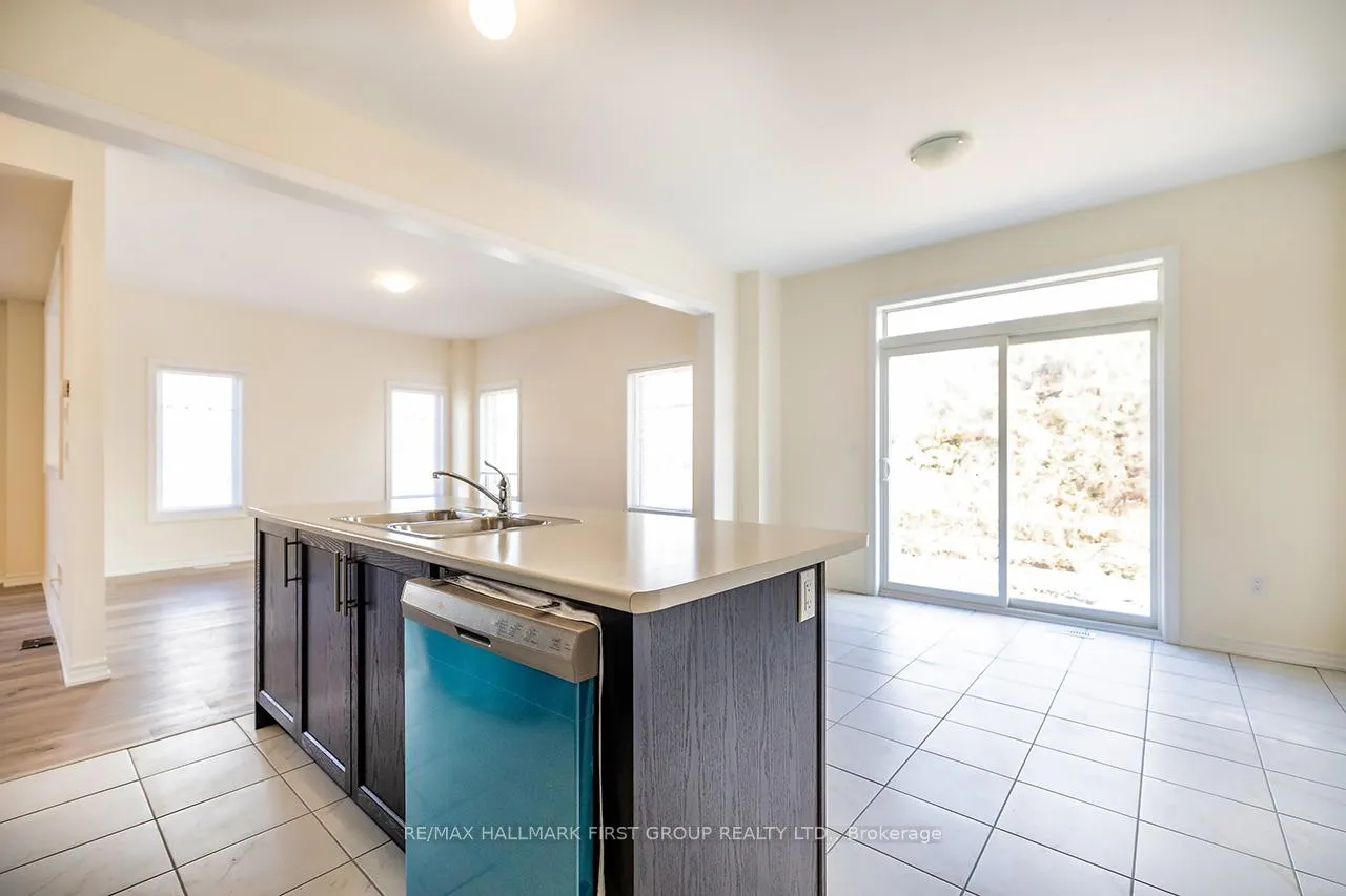 Photo 7 of 127 Robin Trail, Scugog, Port Perry — HOMEH