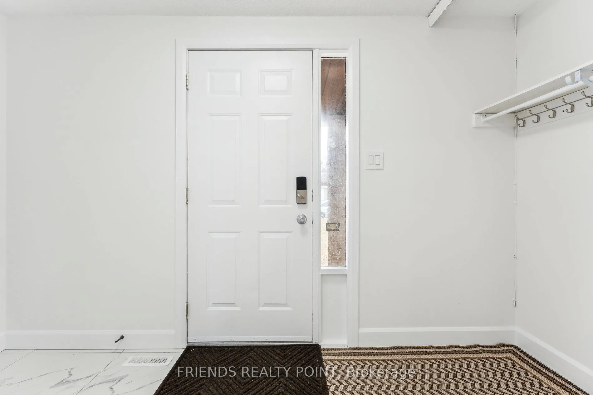 Photo 3 of 55 Browning Trail, Barrie, Letitia Heights — HOMEH