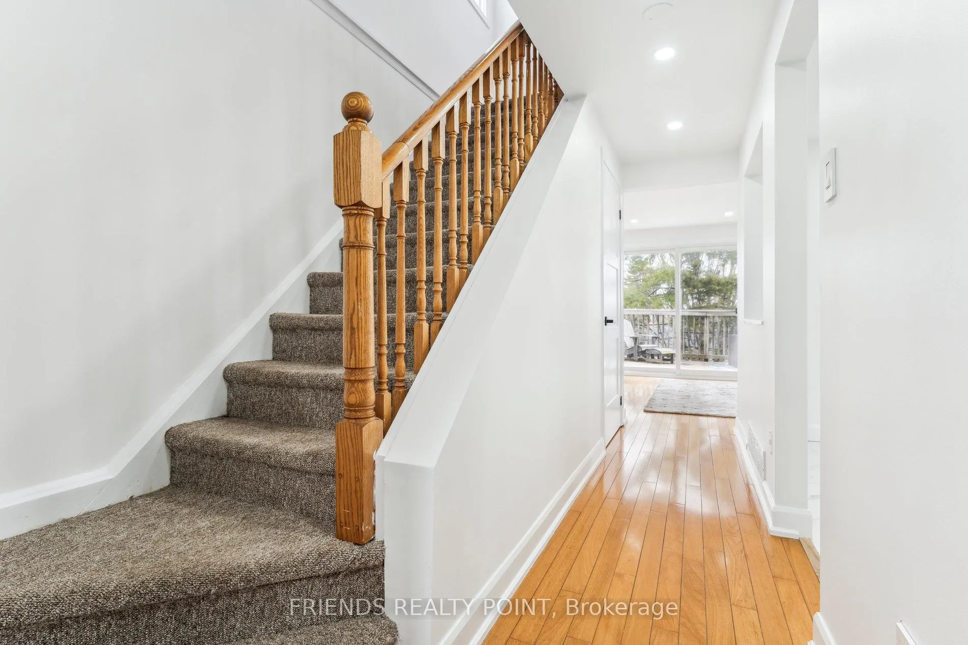 Photo 5 of 55 Browning Trail, Barrie, Letitia Heights — HOMEH