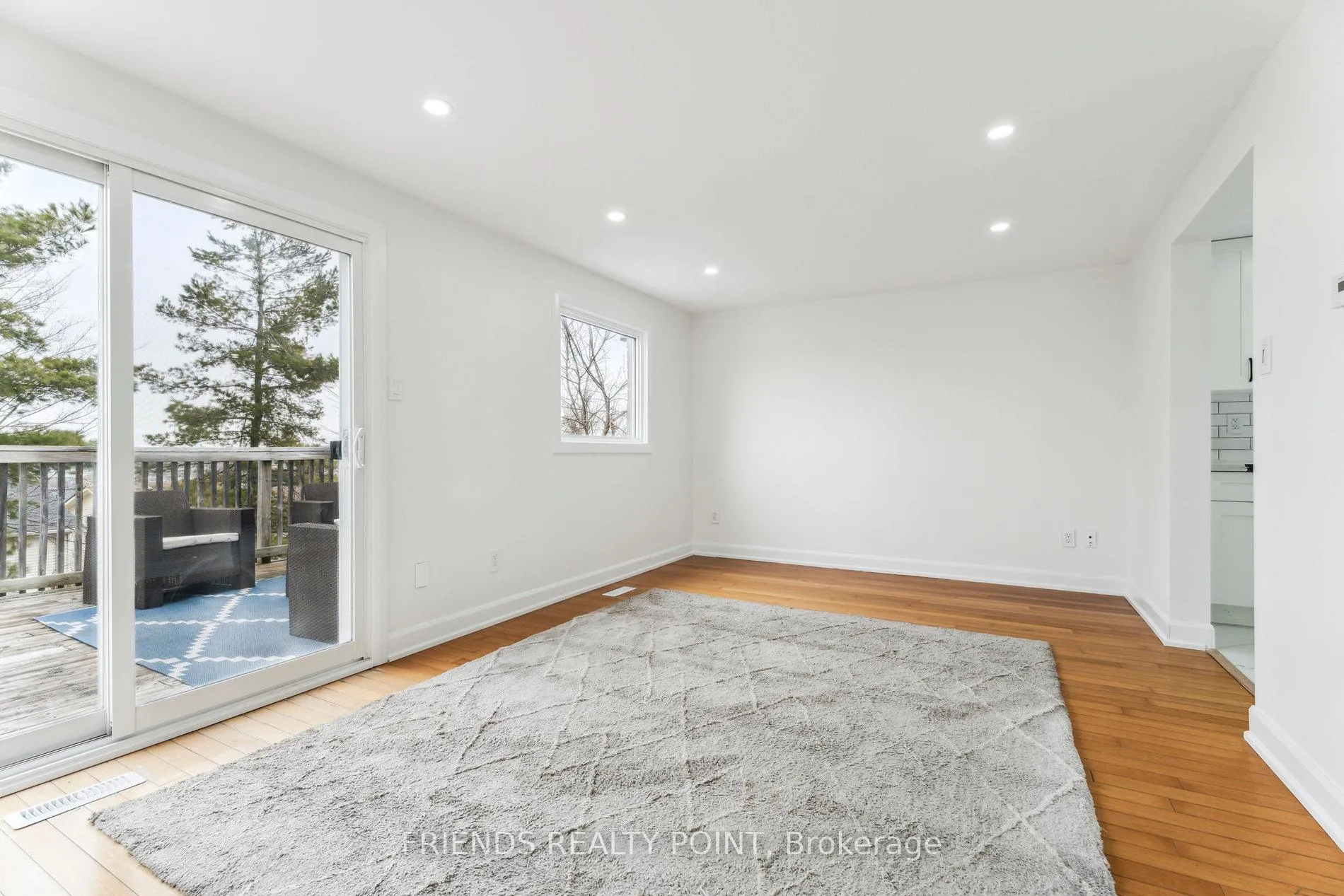 Photo 8 of 55 Browning Trail, Barrie, Letitia Heights — HOMEH
