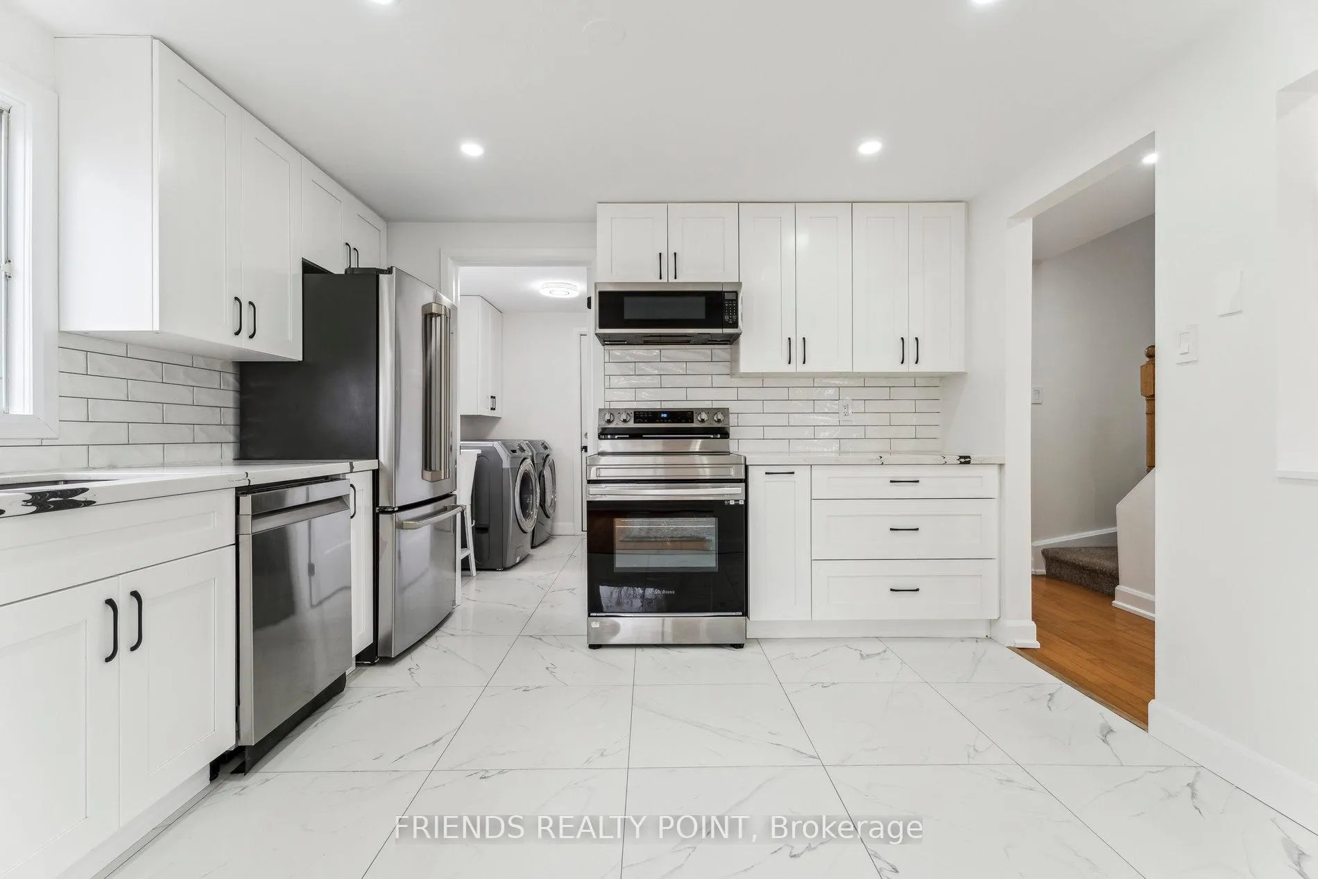 Photo 12 of 55 Browning Trail, Barrie, Letitia Heights — HOMEH