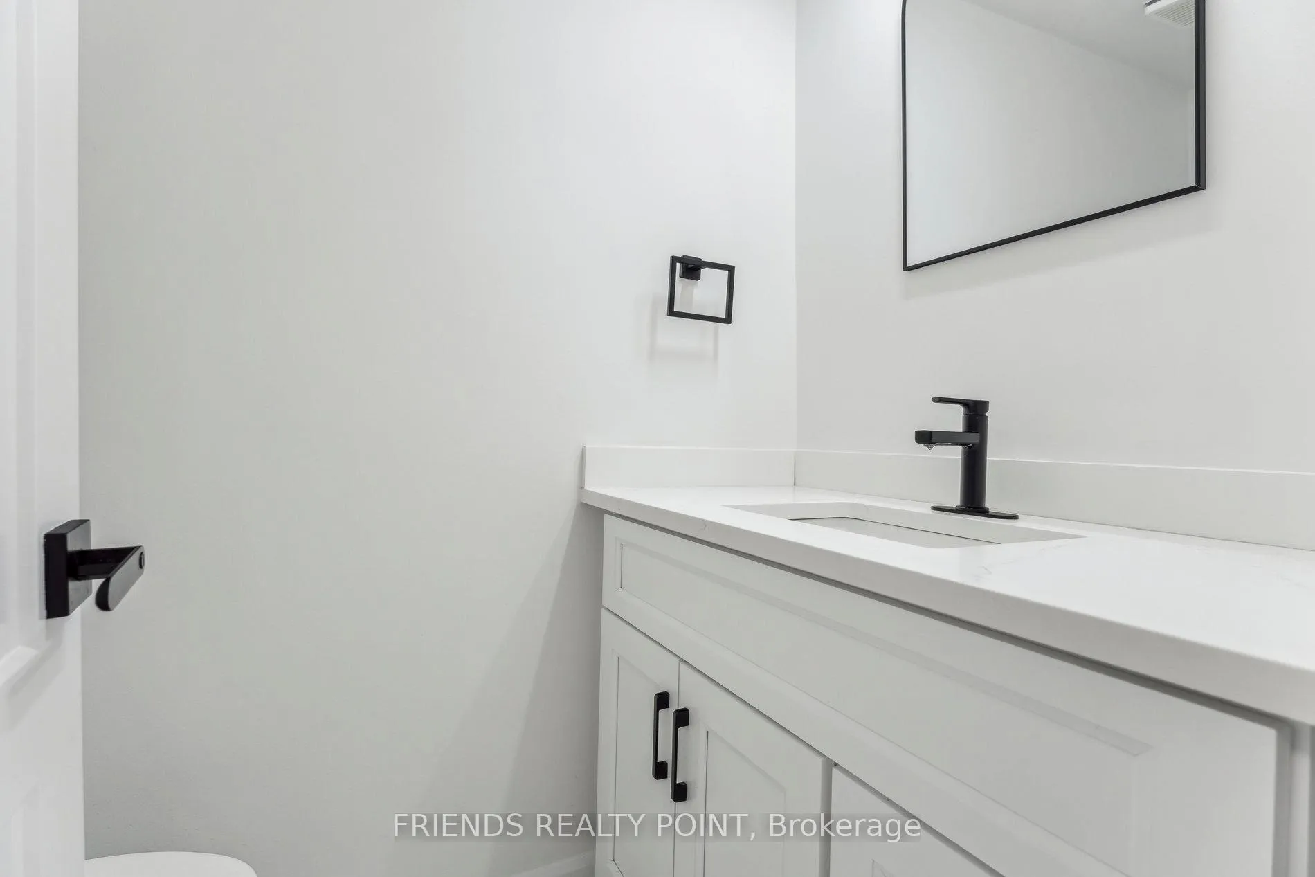 Photo 13 of 55 Browning Trail, Barrie, Letitia Heights — HOMEH