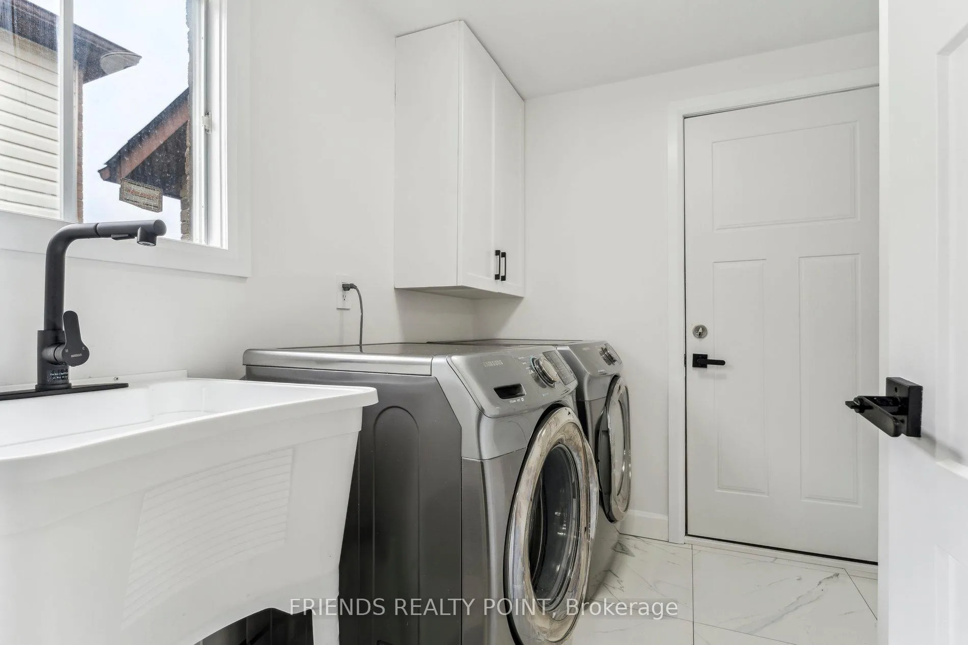 Photo 14 of 55 Browning Trail, Barrie, Letitia Heights — HOMEH