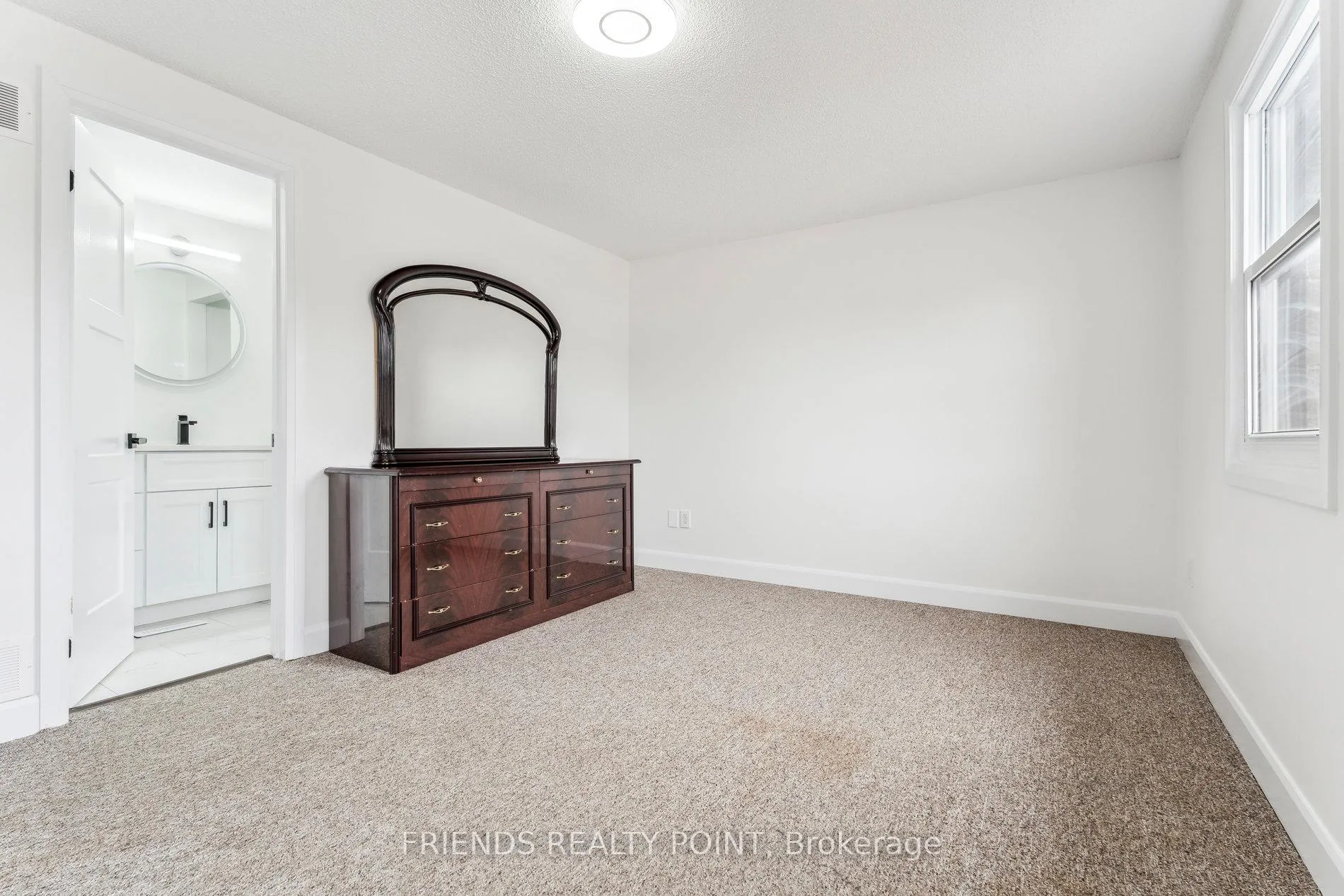 Photo 16 of 55 Browning Trail, Barrie, Letitia Heights — HOMEH