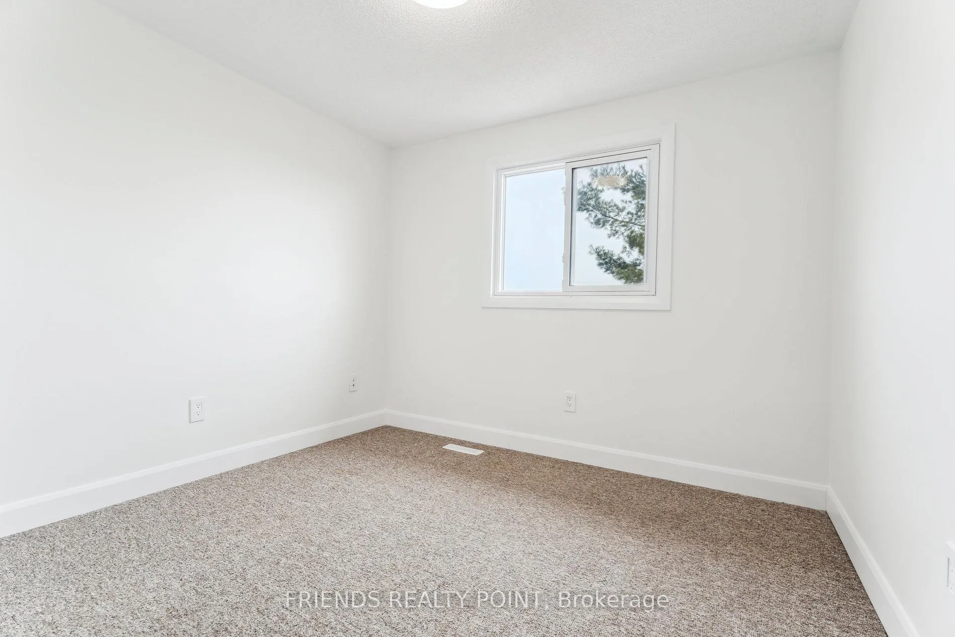 Photo 17 of 55 Browning Trail, Barrie, Letitia Heights — HOMEH