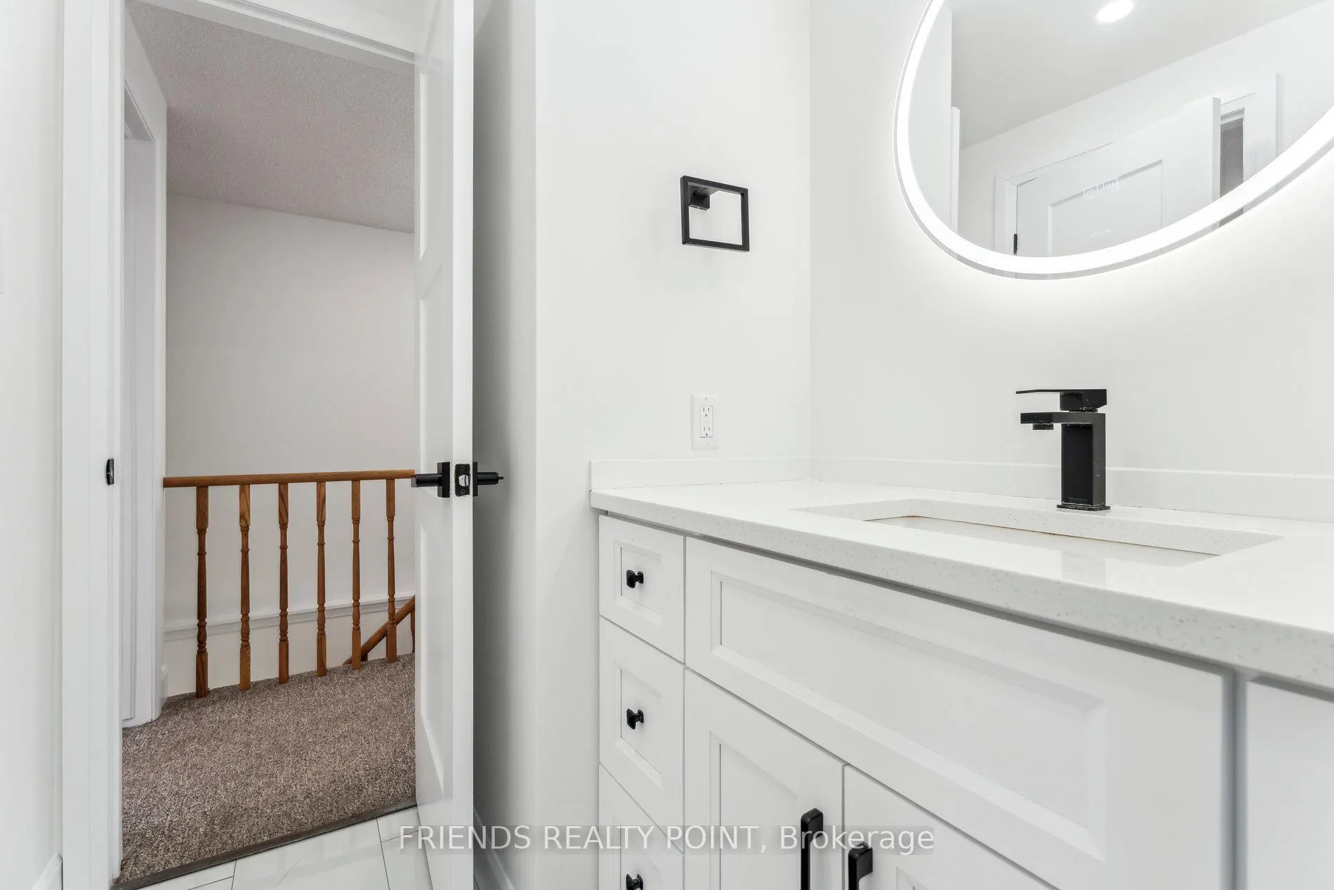 Photo 22 of 55 Browning Trail, Barrie, Letitia Heights — HOMEH