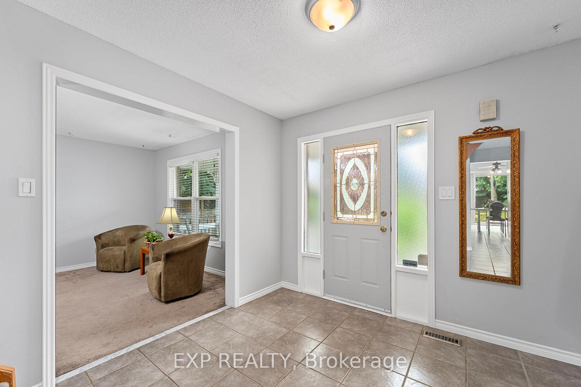 Photo 4 of 31 Ailsa Drive, Georgina, Keswick North — HOMEH