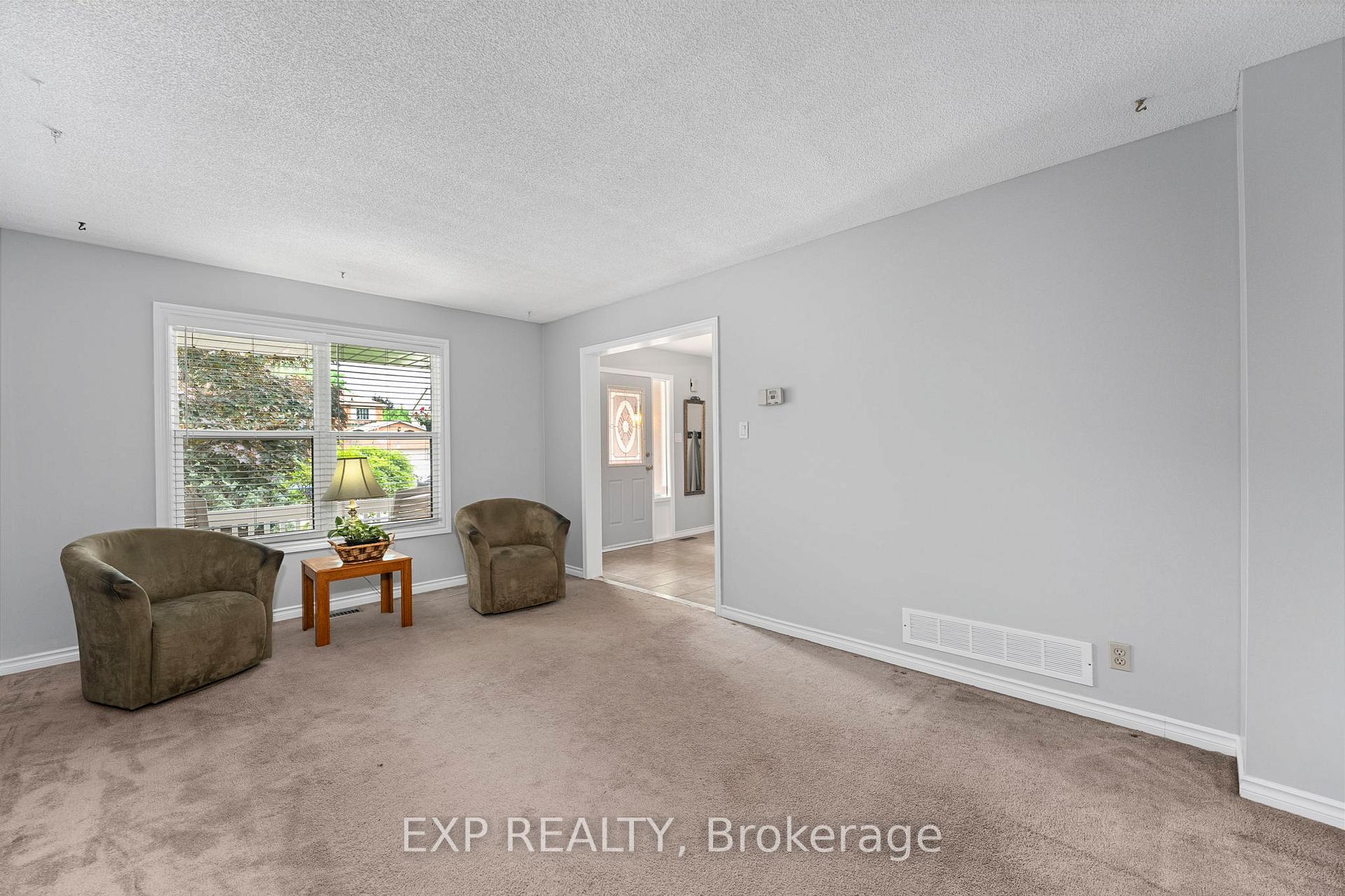 Photo 6 of 31 Ailsa Drive, Georgina, Keswick North — HOMEH