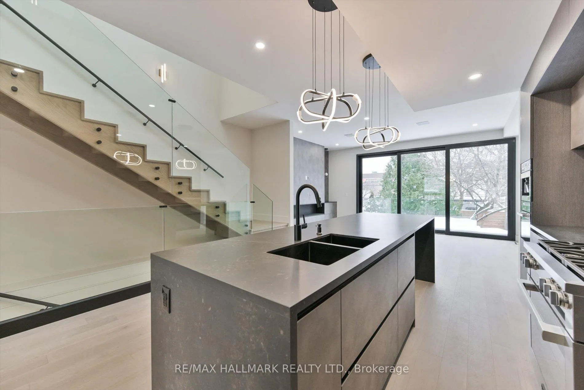 Photo 8 of 369 Millwood Road, Toronto, Mount Pleasant East — HOMEH