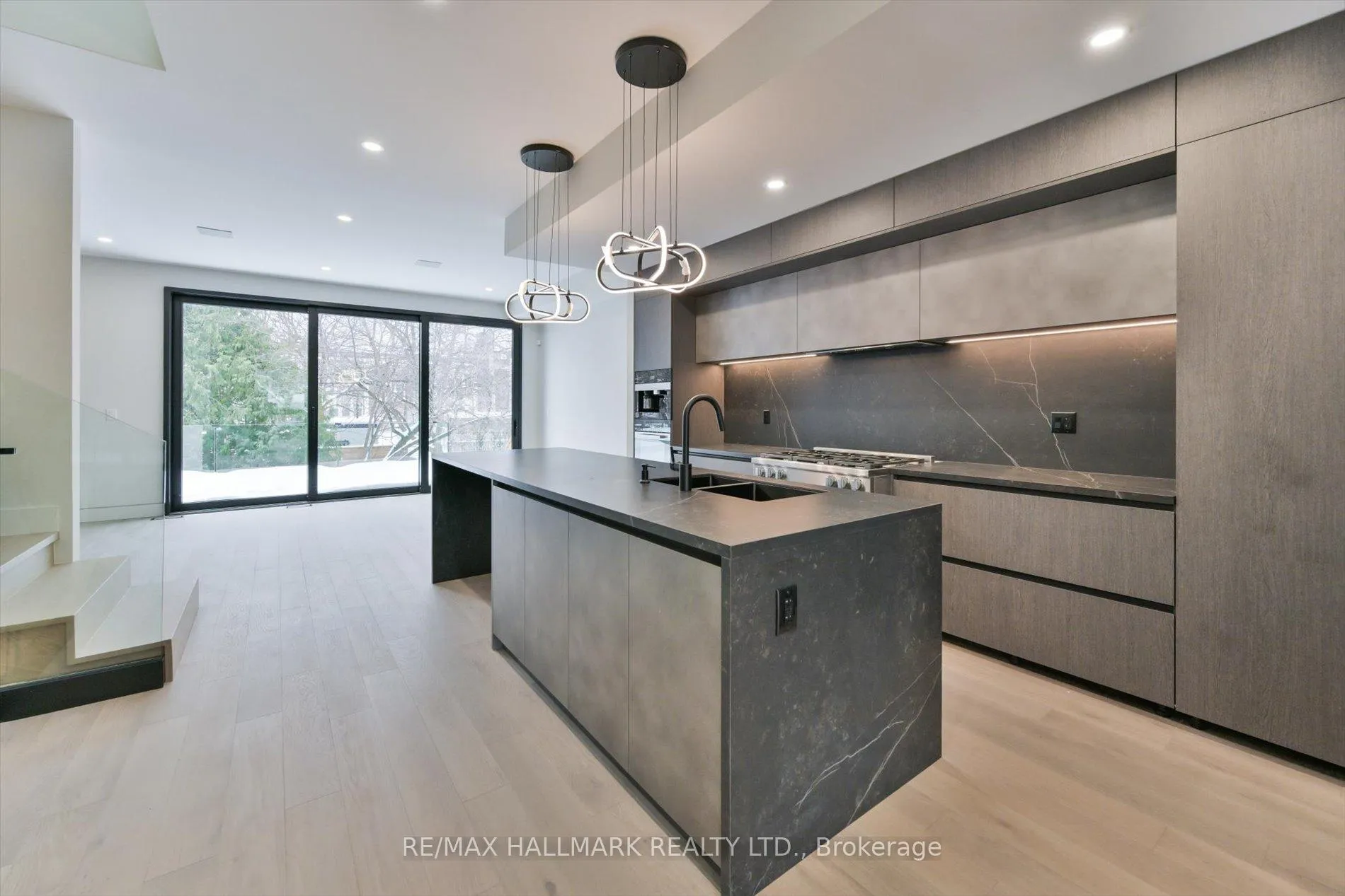 Photo 9 of 369 Millwood Road, Toronto, Mount Pleasant East — HOMEH