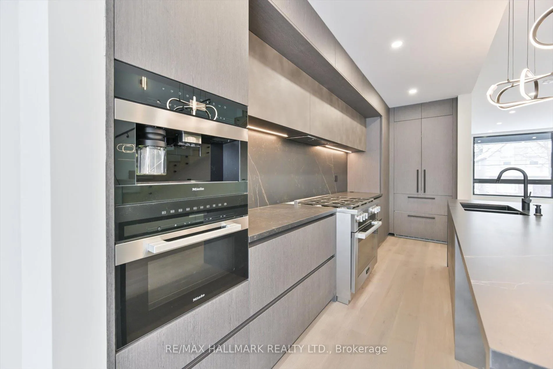 Photo 10 of 369 Millwood Road, Toronto, Mount Pleasant East — HOMEH