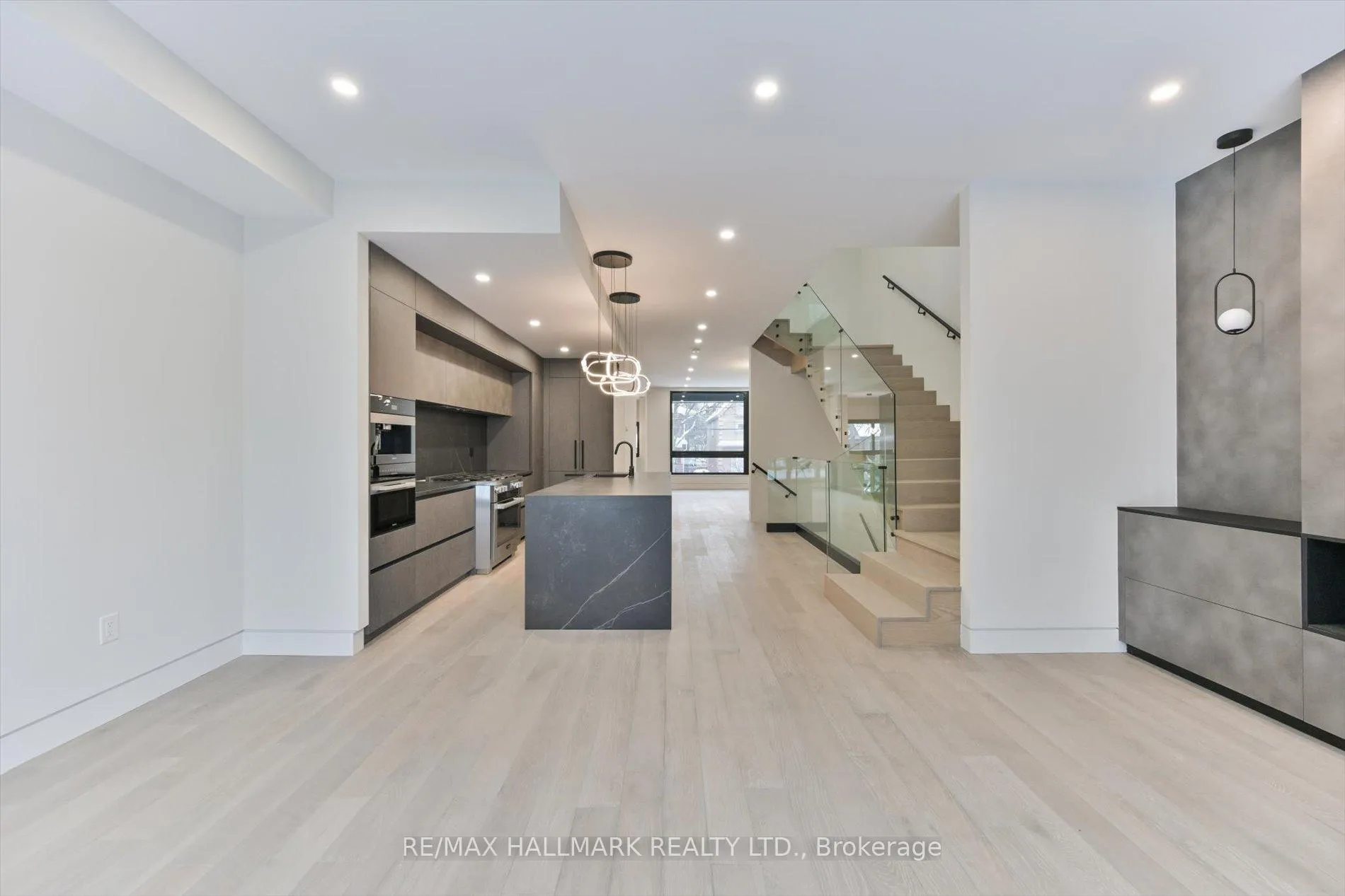 Photo 13 of 369 Millwood Road, Toronto, Mount Pleasant East — HOMEH