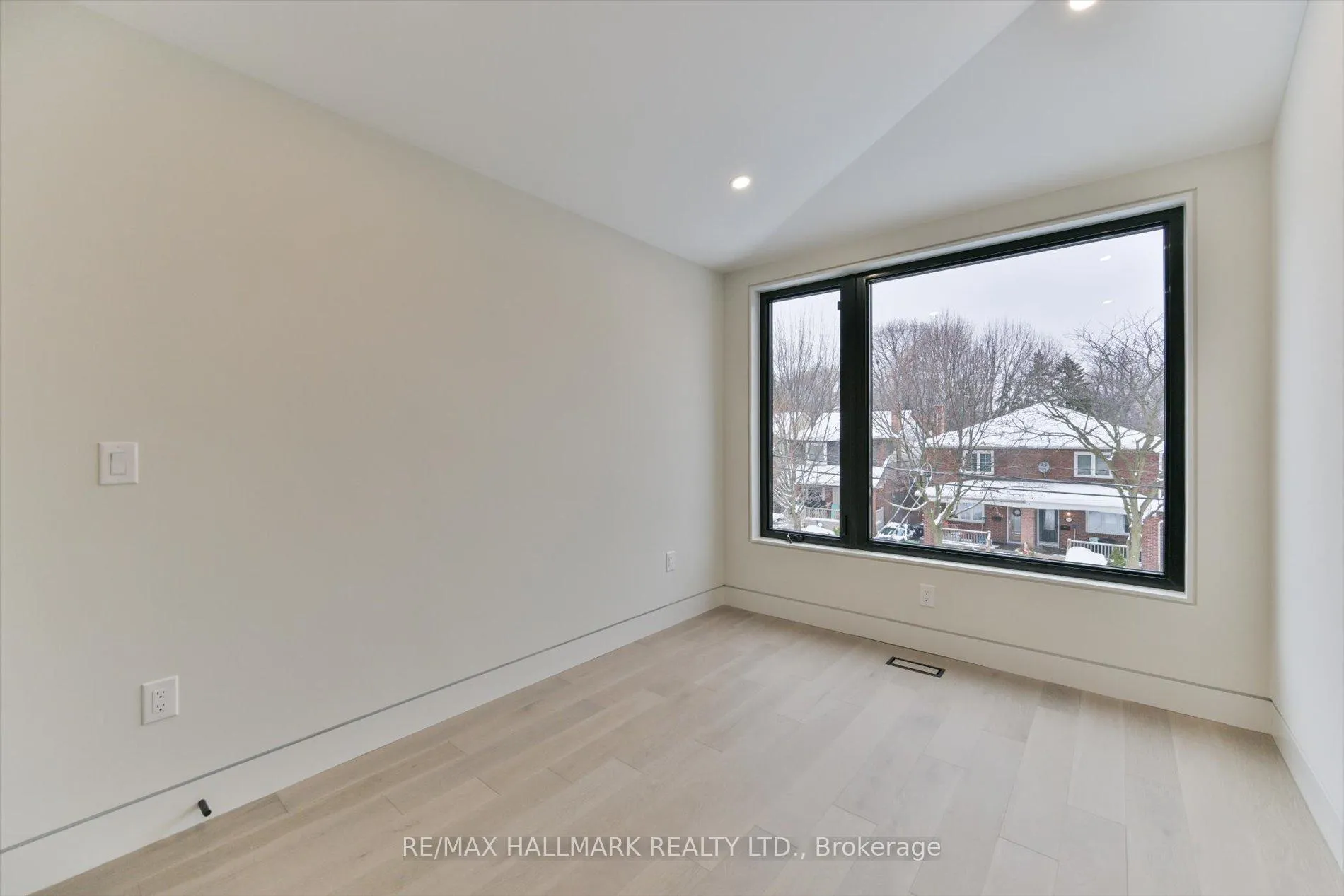 Photo 24 of 369 Millwood Road, Toronto, Mount Pleasant East — HOMEH