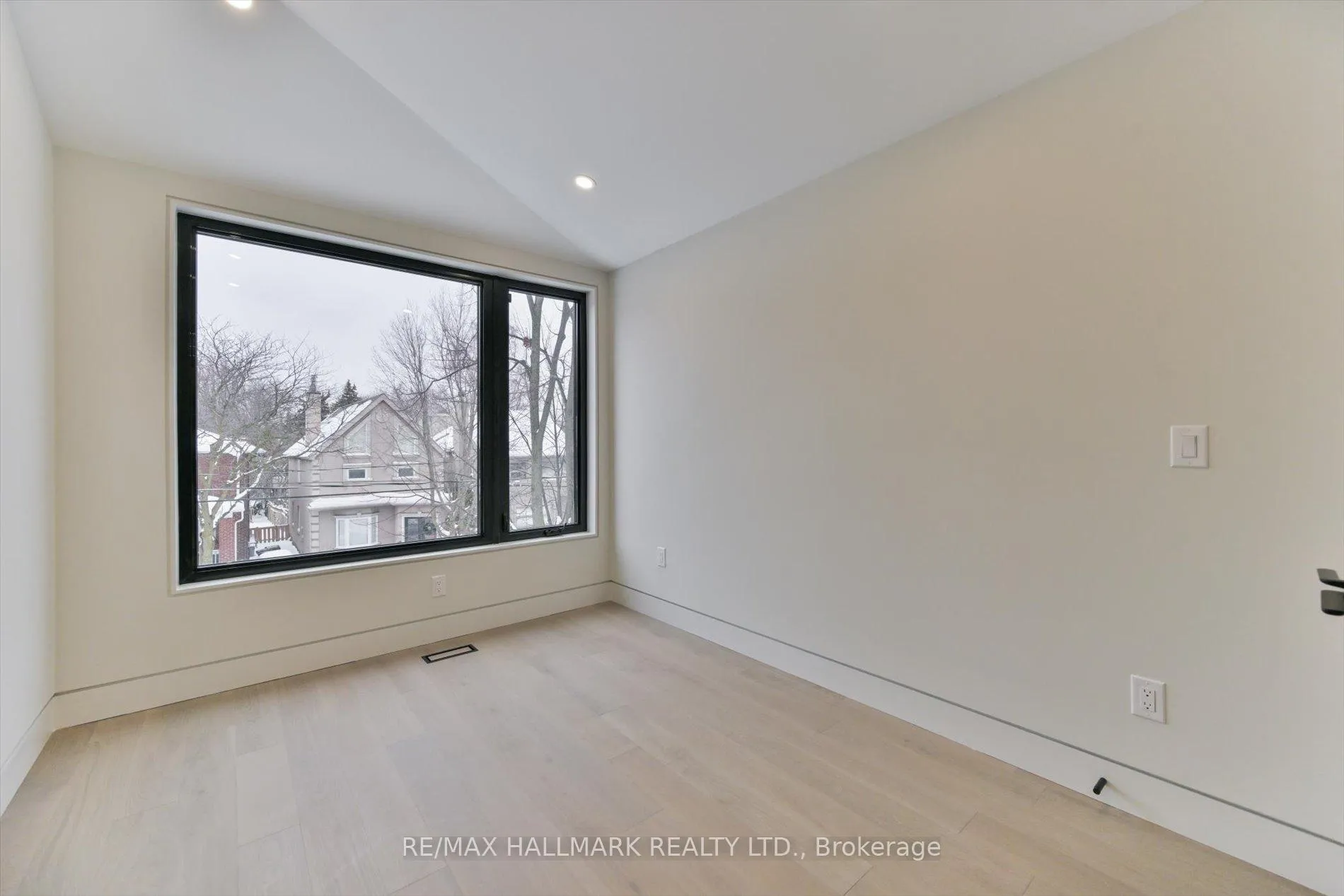 Photo 26 of 369 Millwood Road, Toronto, Mount Pleasant East — HOMEH