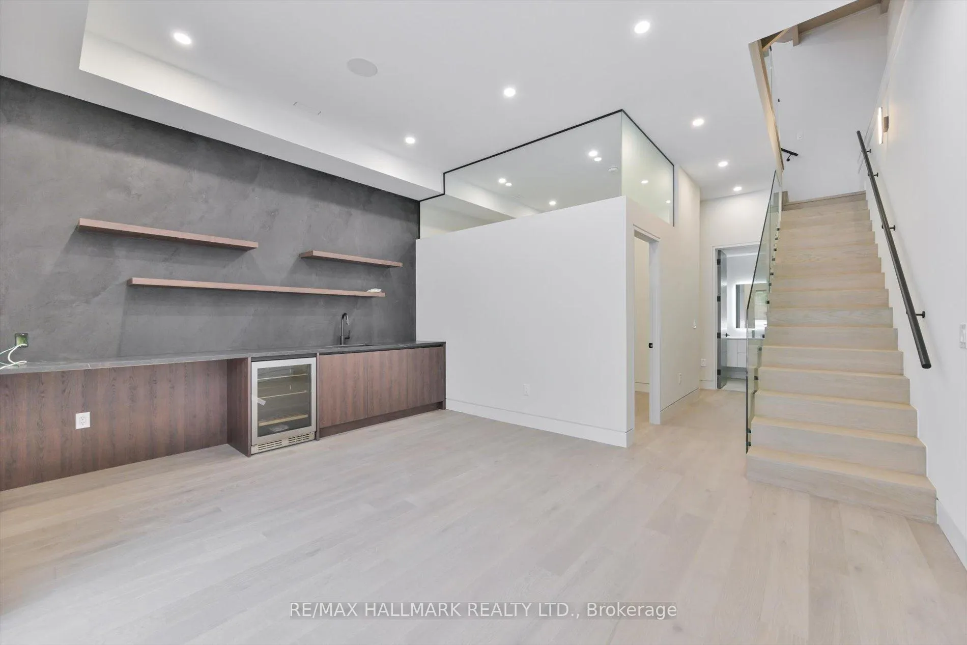 Photo 35 of 369 Millwood Road, Toronto, Mount Pleasant East — HOMEH