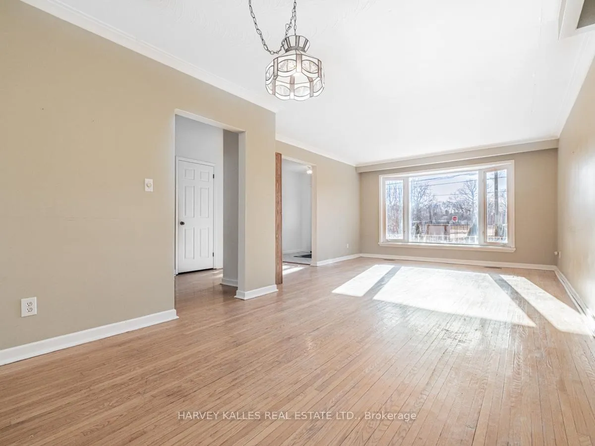 Photo 4 of 151 Henderson Avenue, Markham, Thornhill — HOMEH