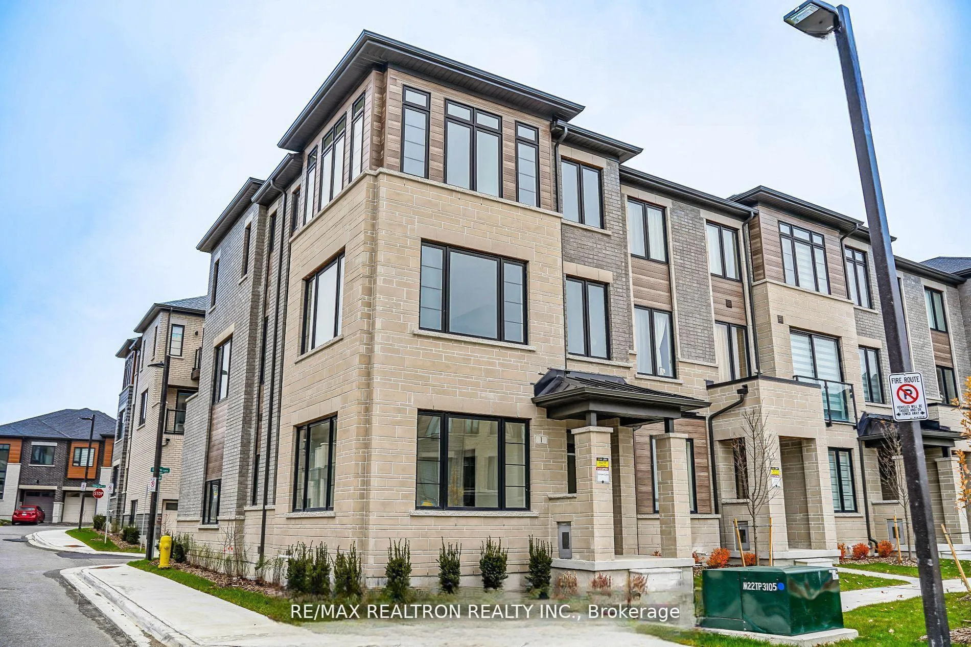 Photo 4 of 1 Eelam Lane, Markham, Wismer — HOMEH