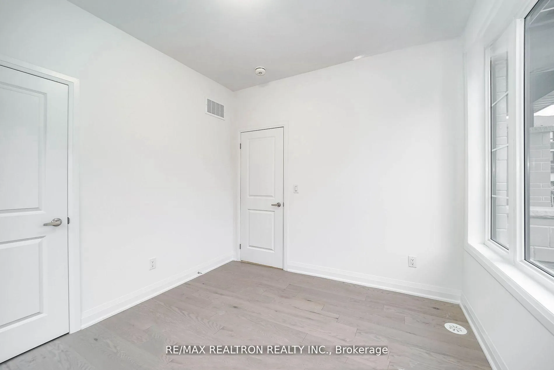 Photo 9 of 1 Eelam Lane, Markham, Wismer — HOMEH