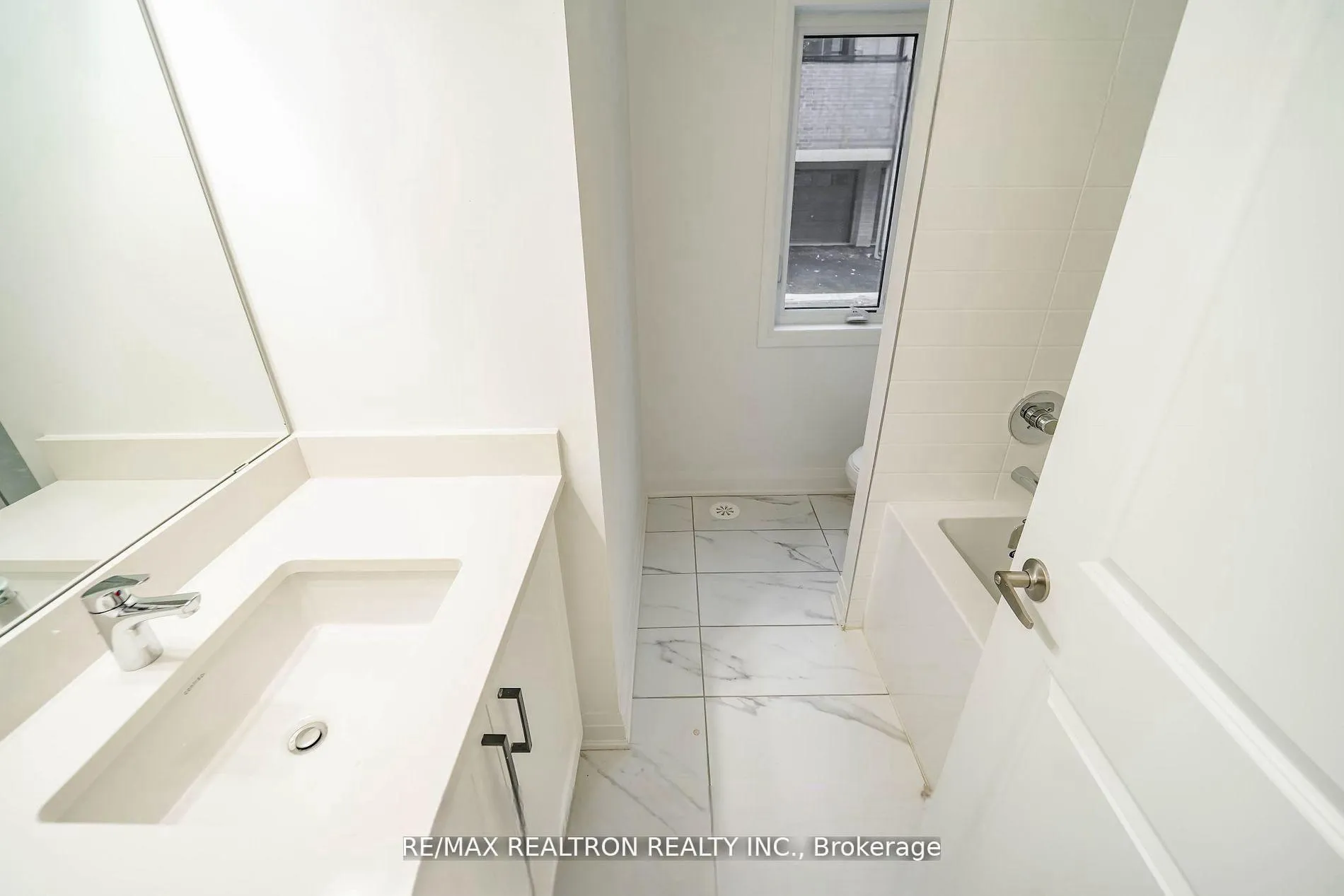 Photo 10 of 1 Eelam Lane, Markham, Wismer — HOMEH