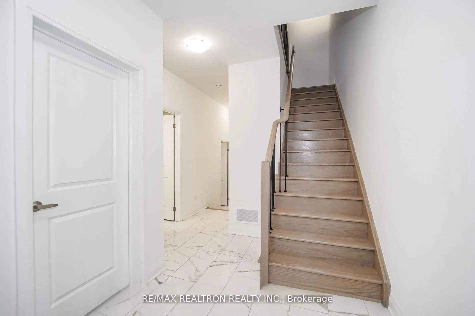 Photo 12 of 1 Eelam Lane, Markham, Wismer — HOMEH