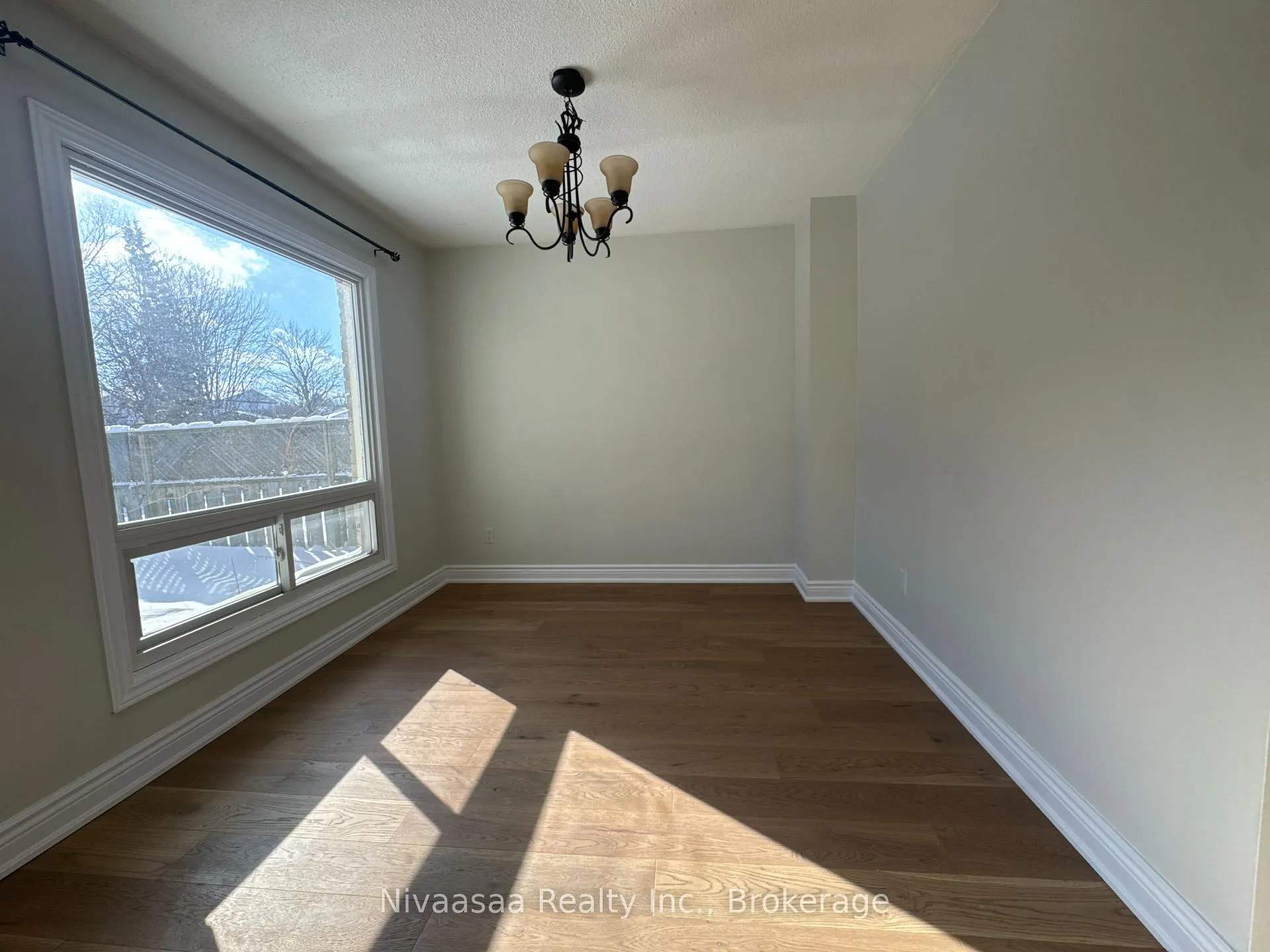 Photo 5 of 71 Pathfinder Crescent, Kitchener — HOMEH