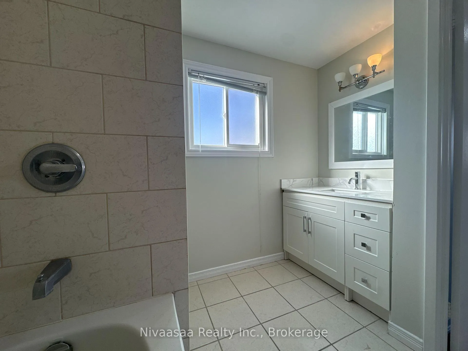 Photo 8 of 71 Pathfinder Crescent, Kitchener — HOMEH