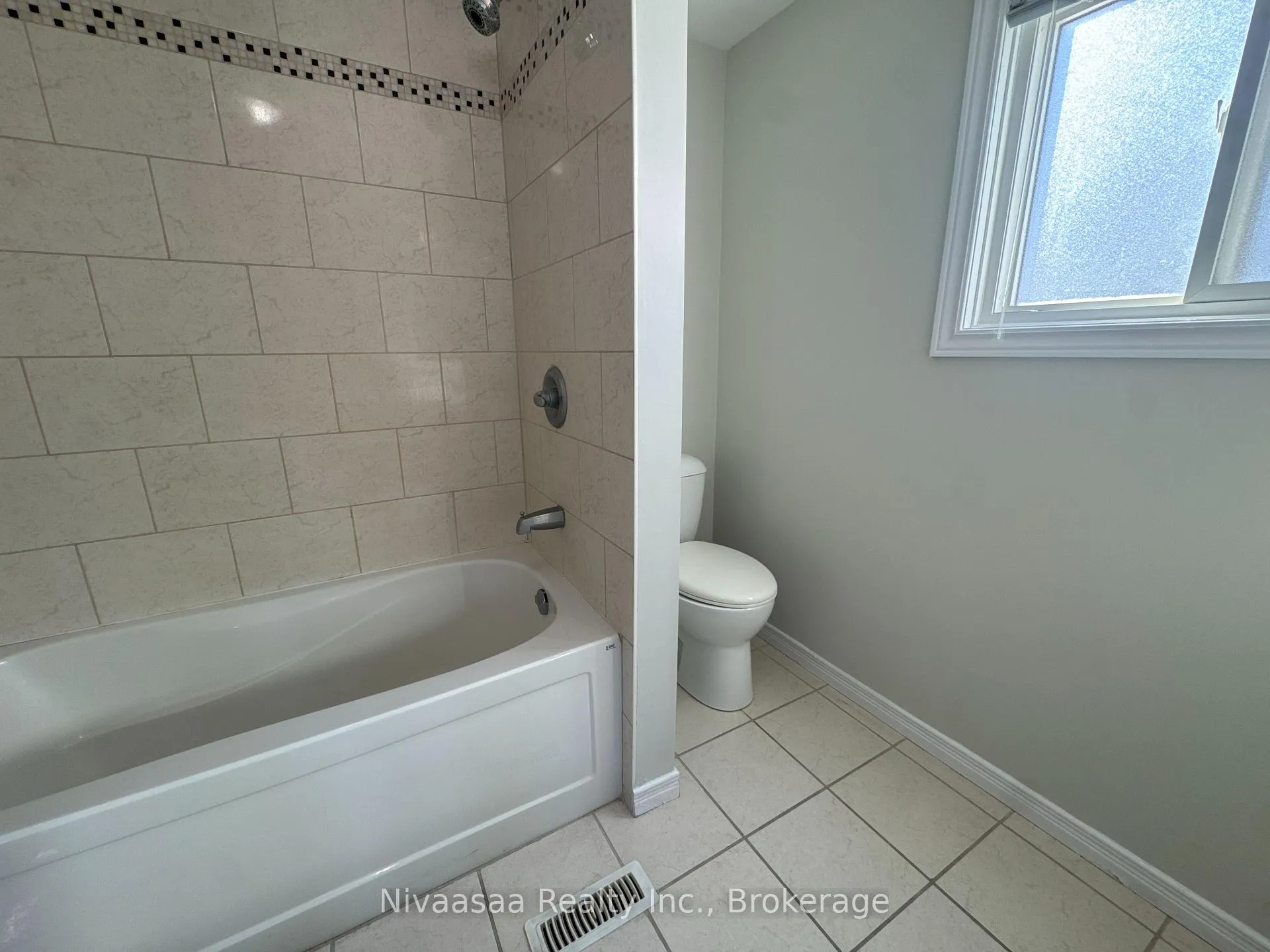 Photo 9 of 71 Pathfinder Crescent, Kitchener — HOMEH